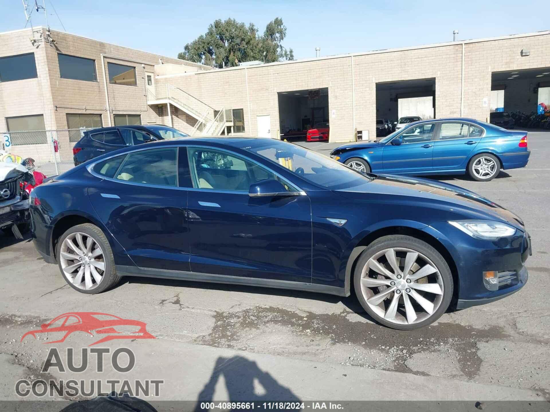 TESLA MODEL S 2013 - 5YJSA1DP5DFP17035