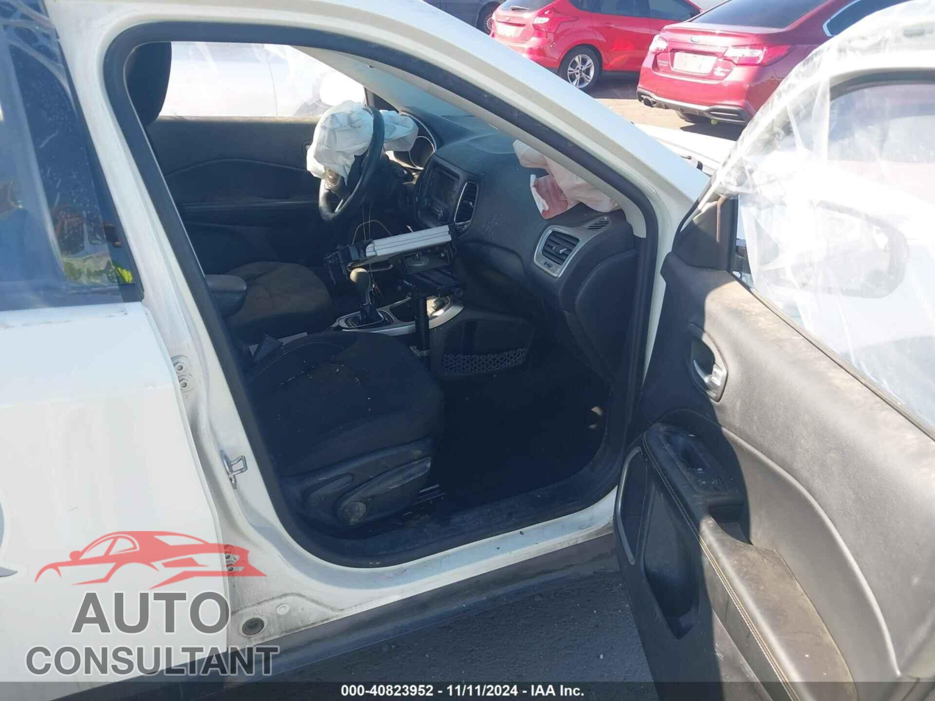 JEEP COMPASS 2018 - 3C4NJCAB7JT263479