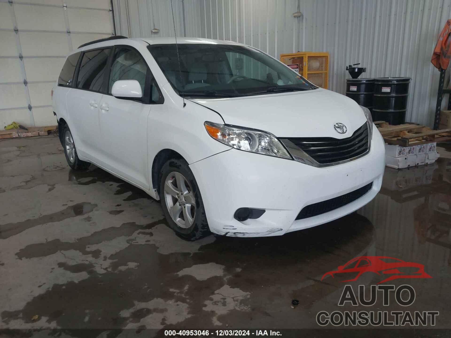 TOYOTA SIENNA 2011 - 5TDKK3DC4BS114821