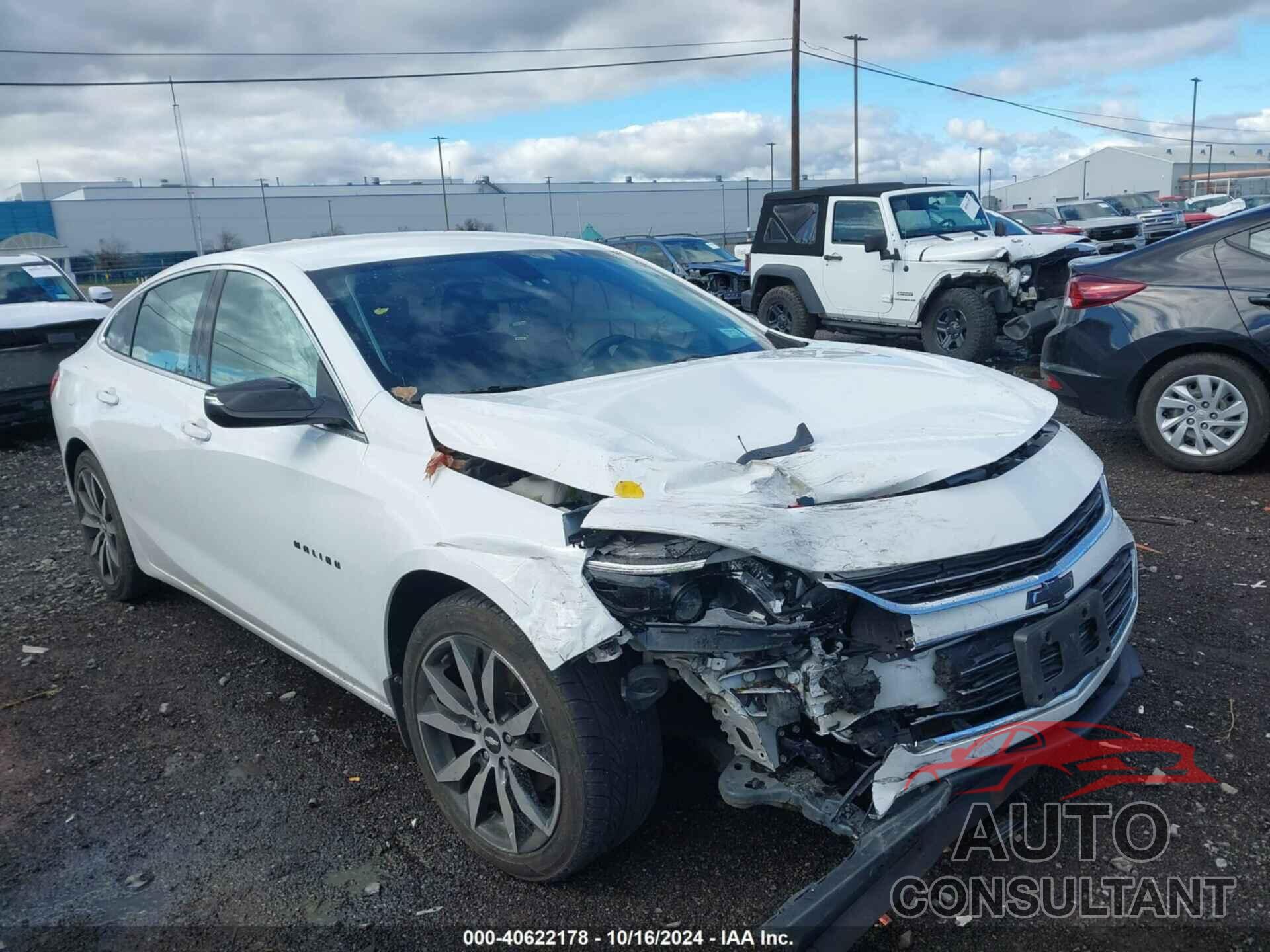 CHEVROLET MALIBU 2017 - 1G1ZE5ST9HF213897