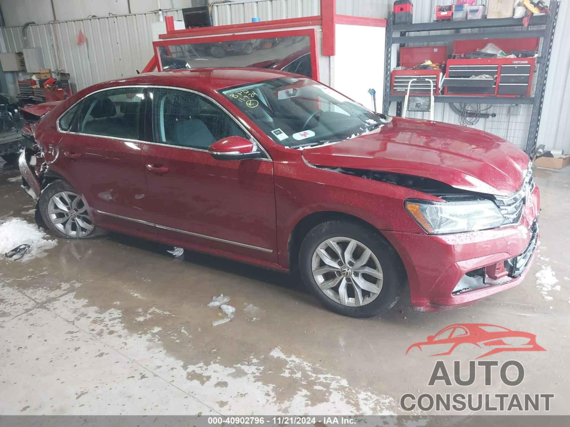 VOLKSWAGEN PASSAT 2017 - 1VWAT7A33HC039279