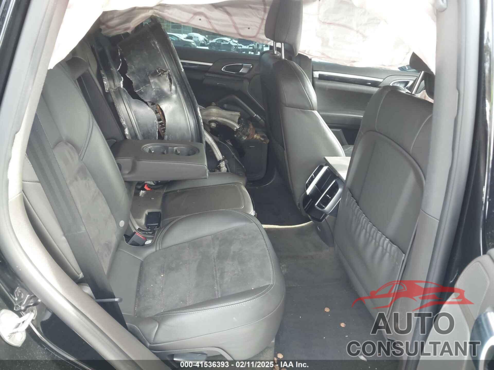 PORSCHE CAYENNE 2017 - WP1AA2A24HKA81855