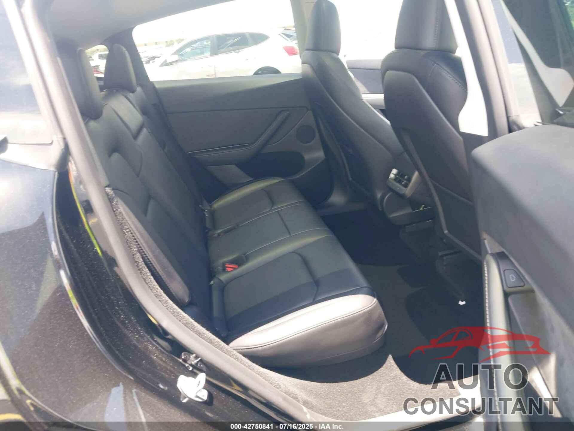 TESLA MODEL Y 2024 - 7SAYGDED7RF187112