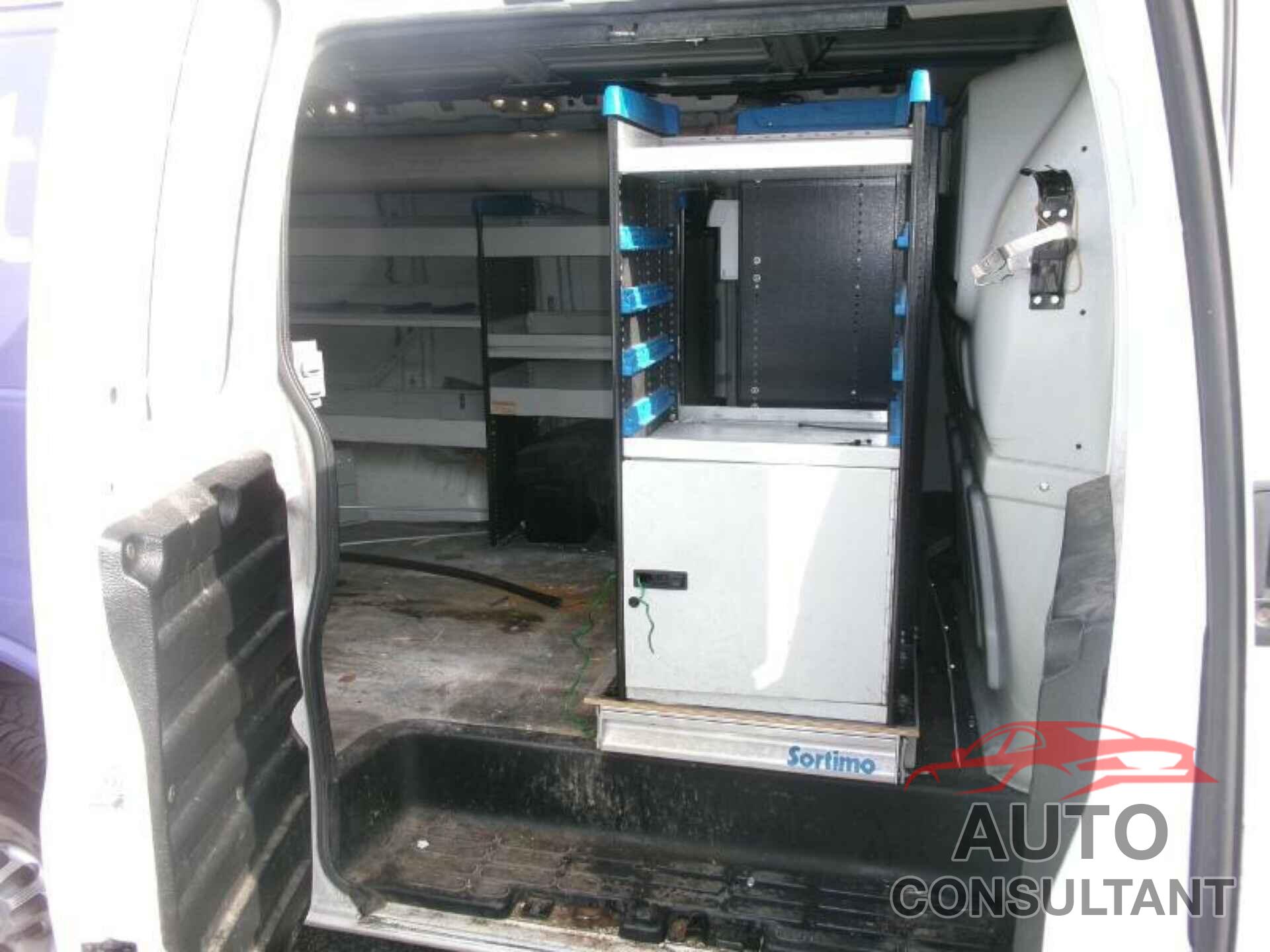 CHEVROLET EXPRESS G2500 2015 - 1GCWGFCF3F1159655