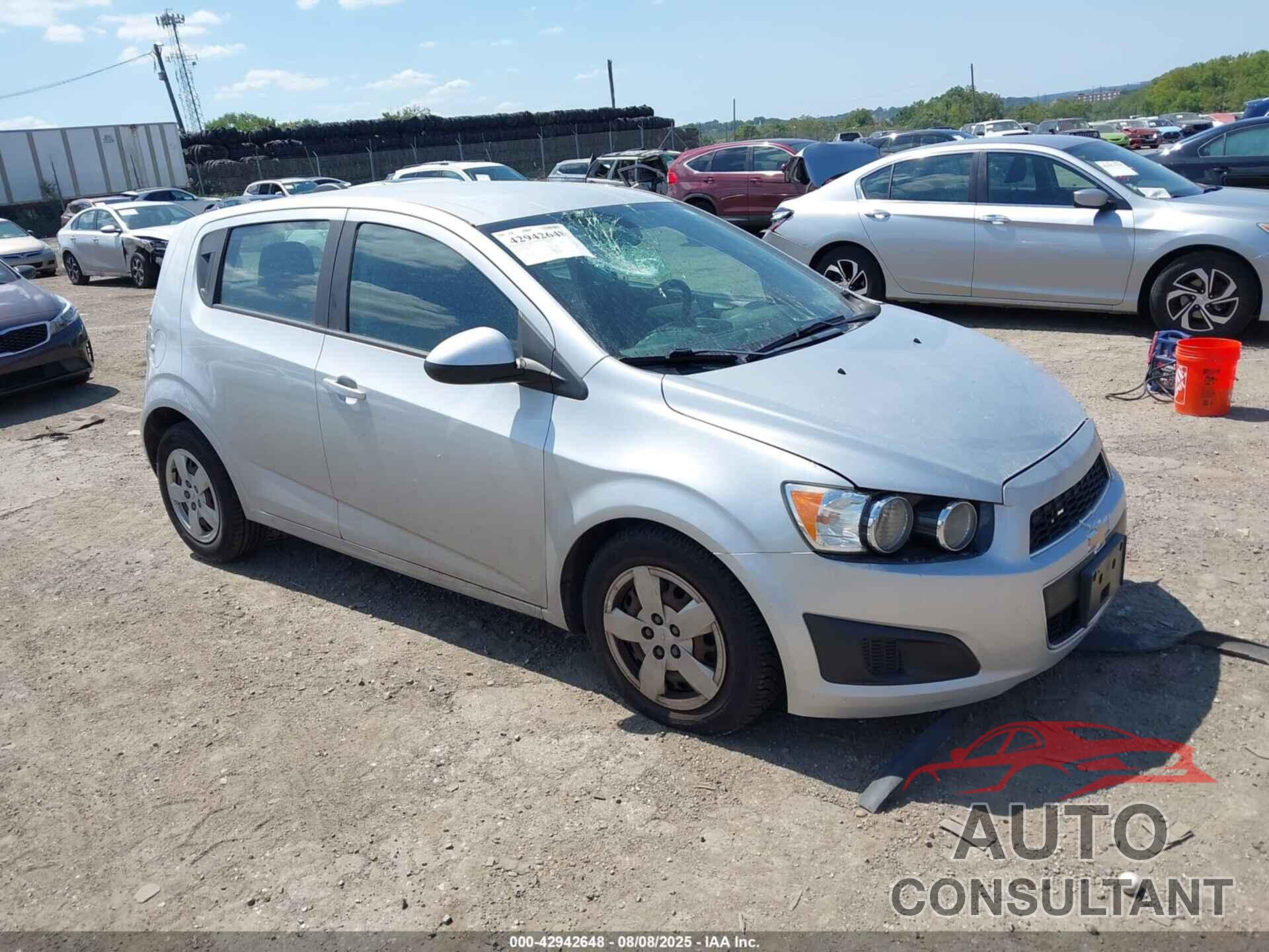 CHEVROLET SONIC 2016 - 1G1JA6SG1G4158423