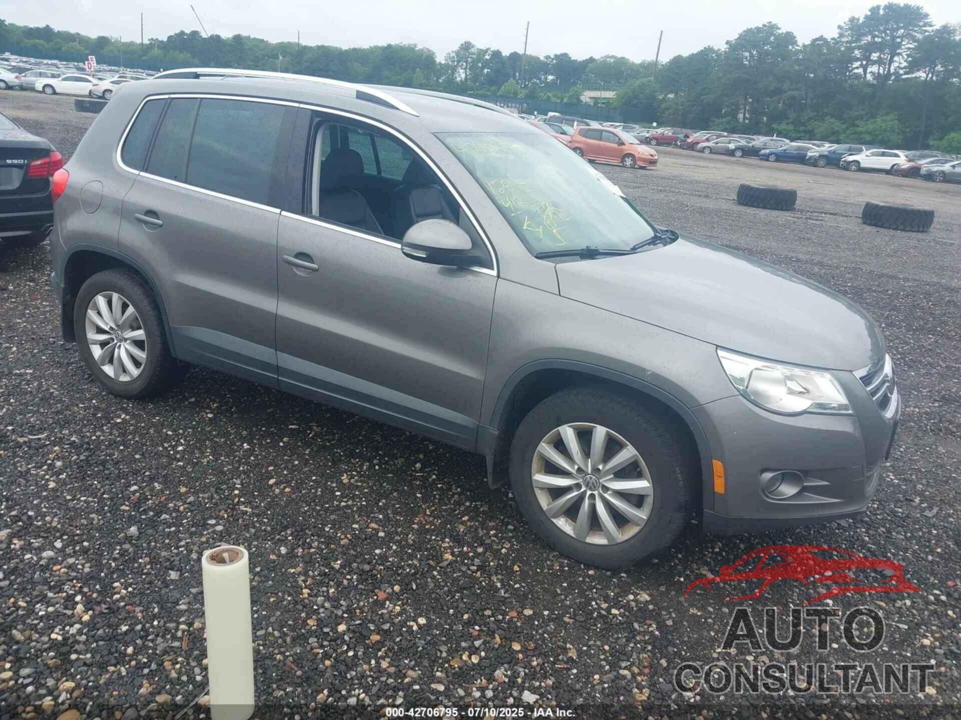 VOLKSWAGEN TIGUAN 2011 - WVGBV7AX9BW560576