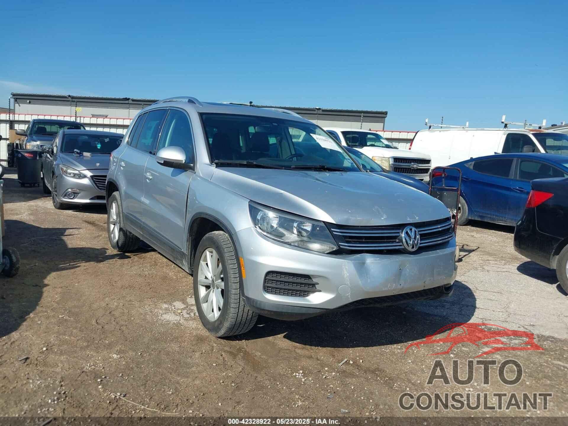 VOLKSWAGEN TIGUAN 2017 - WVGSV7AX1HW510439