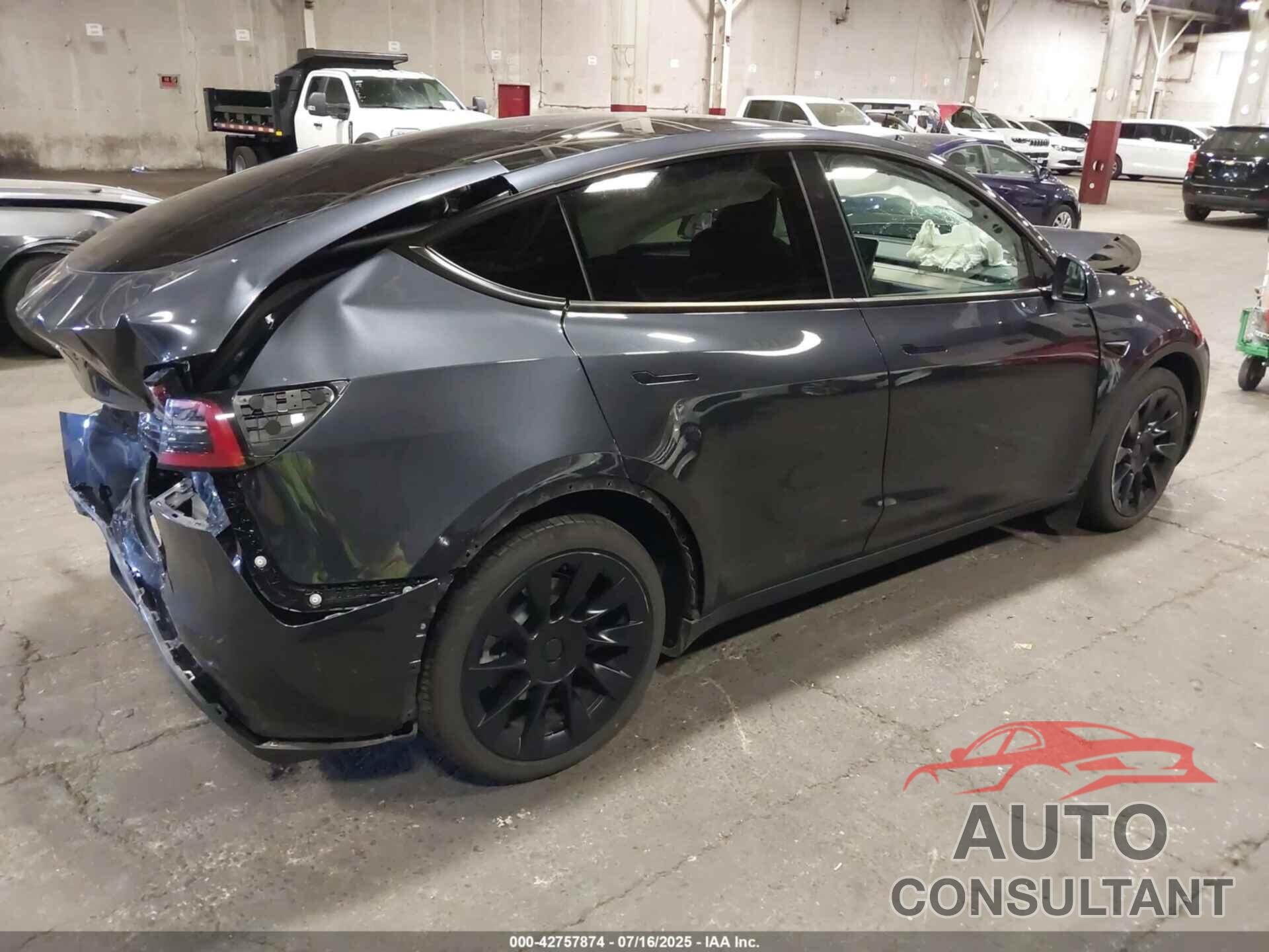 TESLA MODEL Y 2024 - 7SAYGAEE2RF071436