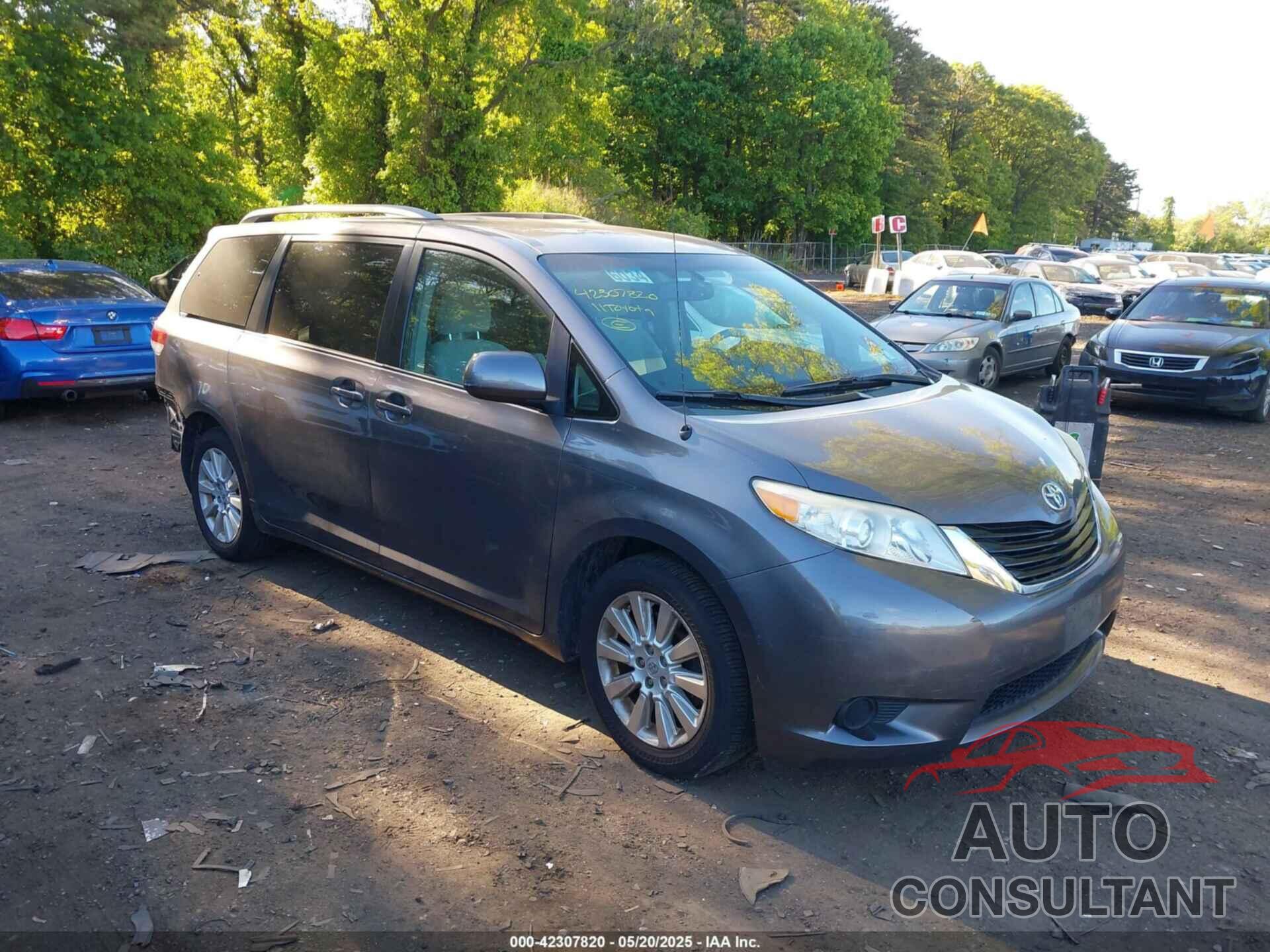TOYOTA SIENNA 2011 - 5TDJK3DC3BS017329