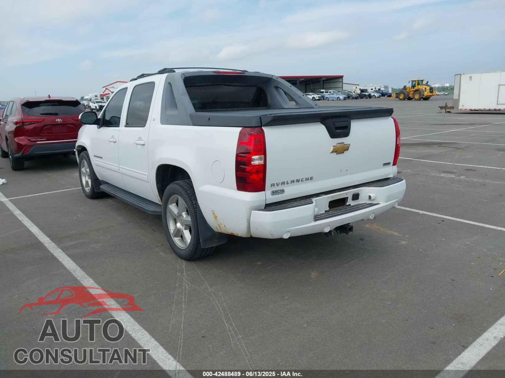 CHEVROLET AVALANCHE 1500 2011 - 3GNTKFE31BG240127