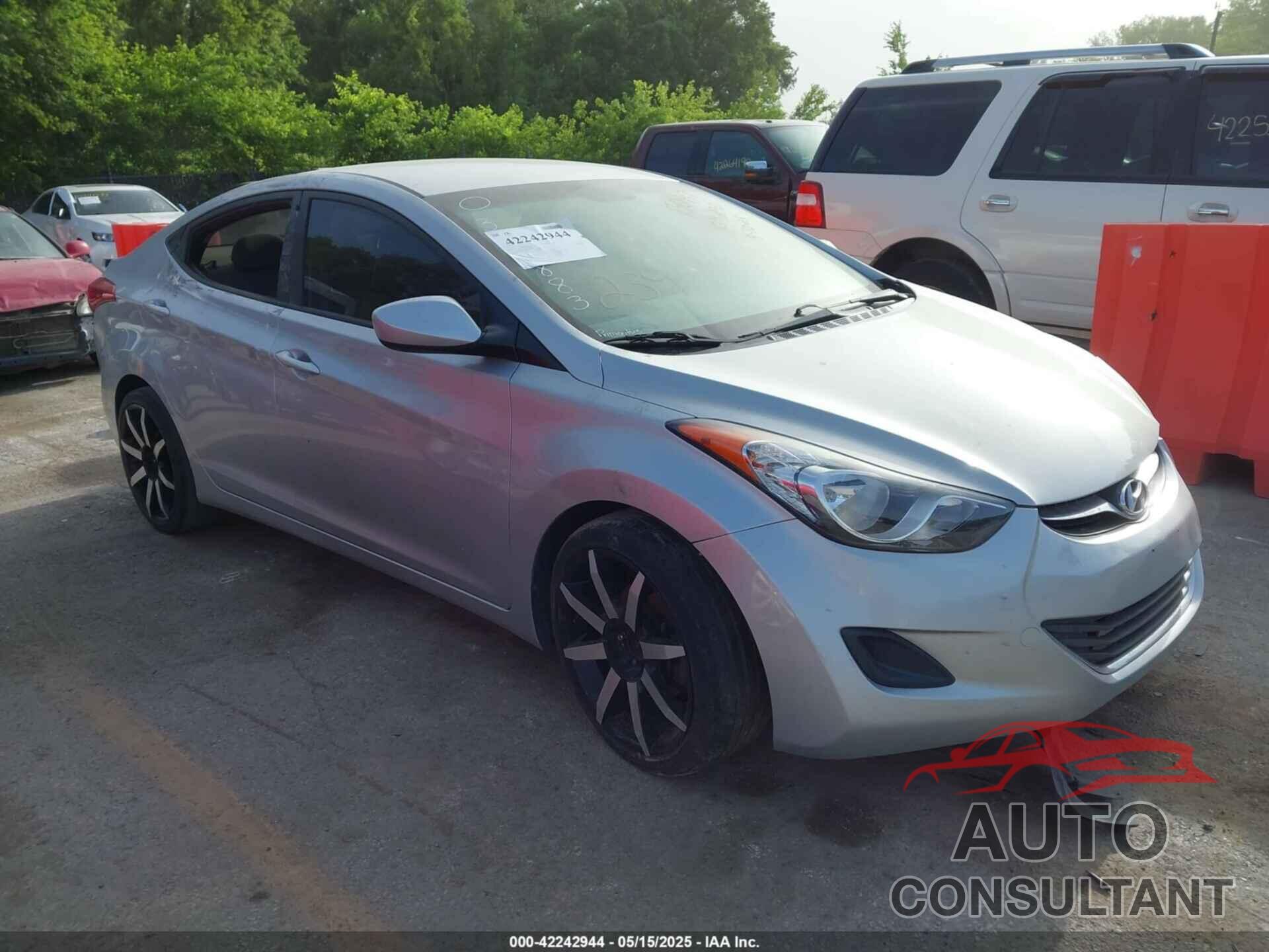 HYUNDAI ELANTRA 2013 - 5NPDH4AE9DH300883
