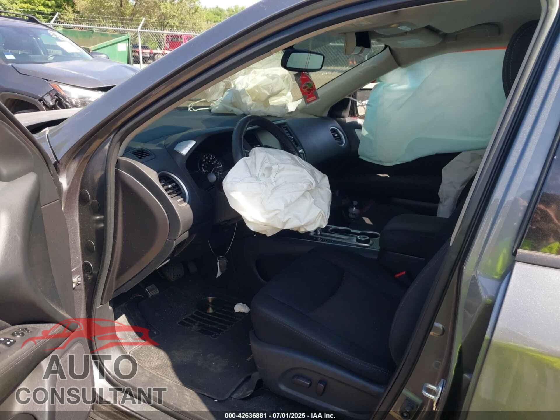 NISSAN PATHFINDER 2017 - 5N1DR2MM2HC676455