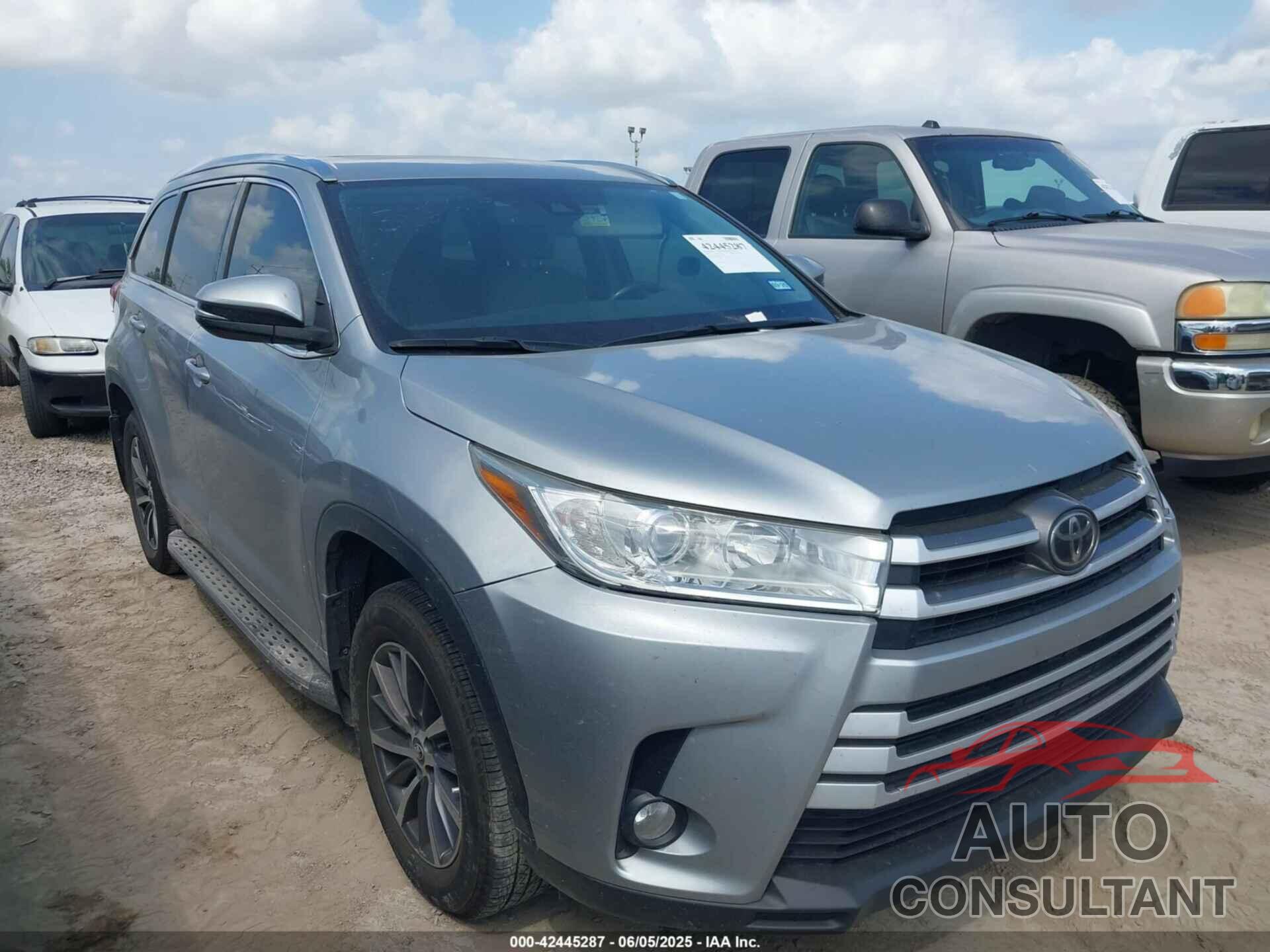 TOYOTA HIGHLANDER 2017 - 5TDKZRFH3HS523991