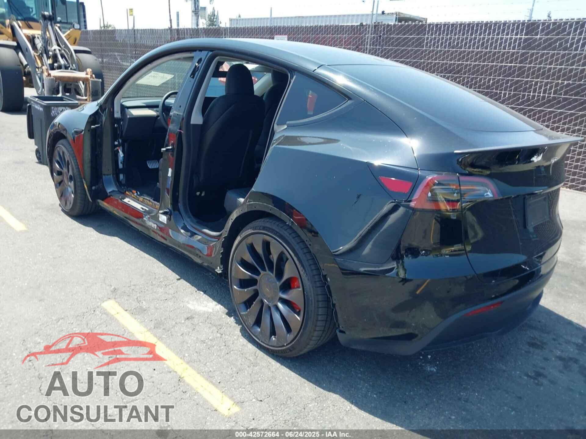 TESLA MODEL Y 2024 - 7SAYGDEF7RF058563