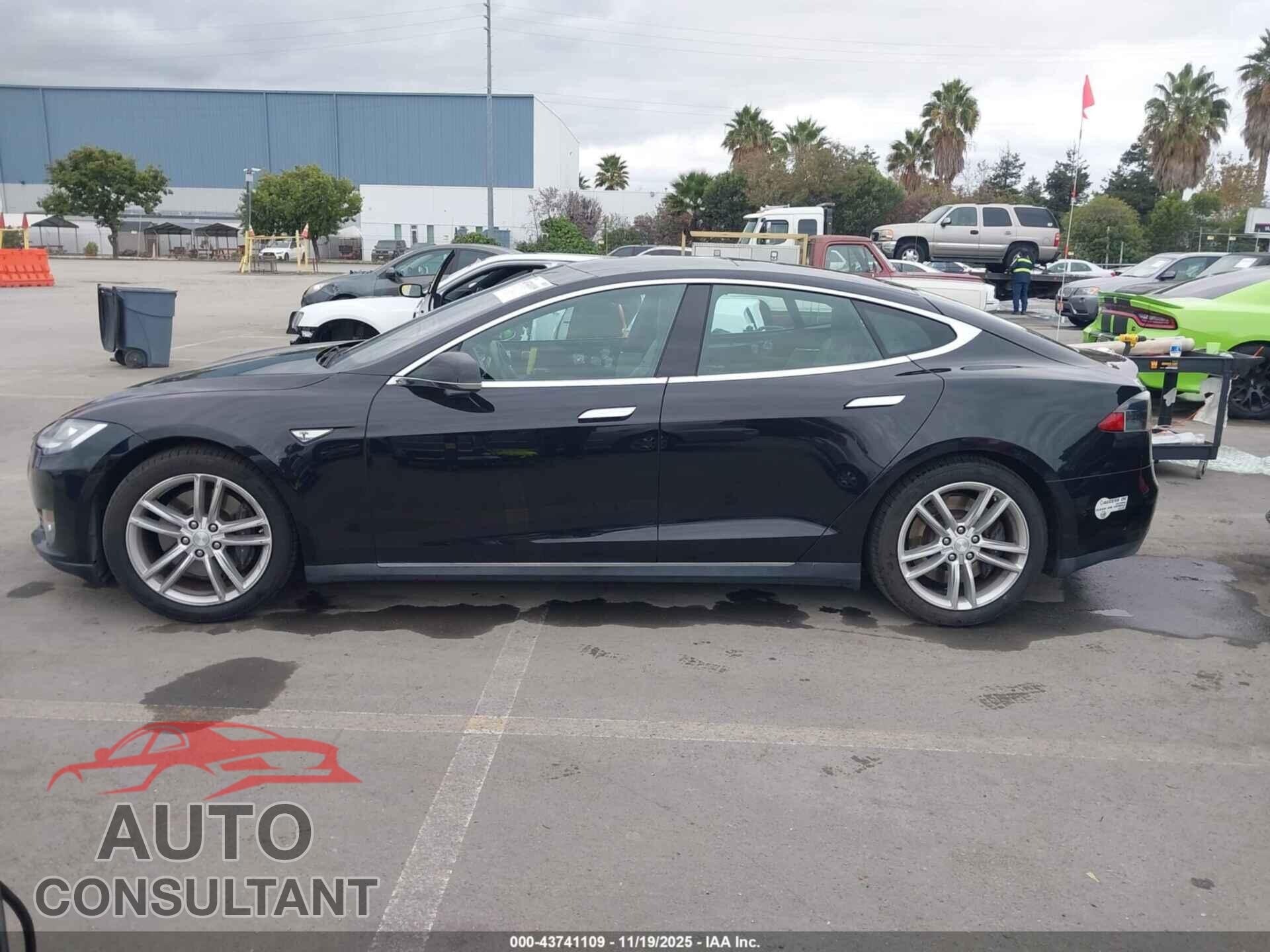 TESLA MODEL S 2015 - 5YJSA1E16FF107254