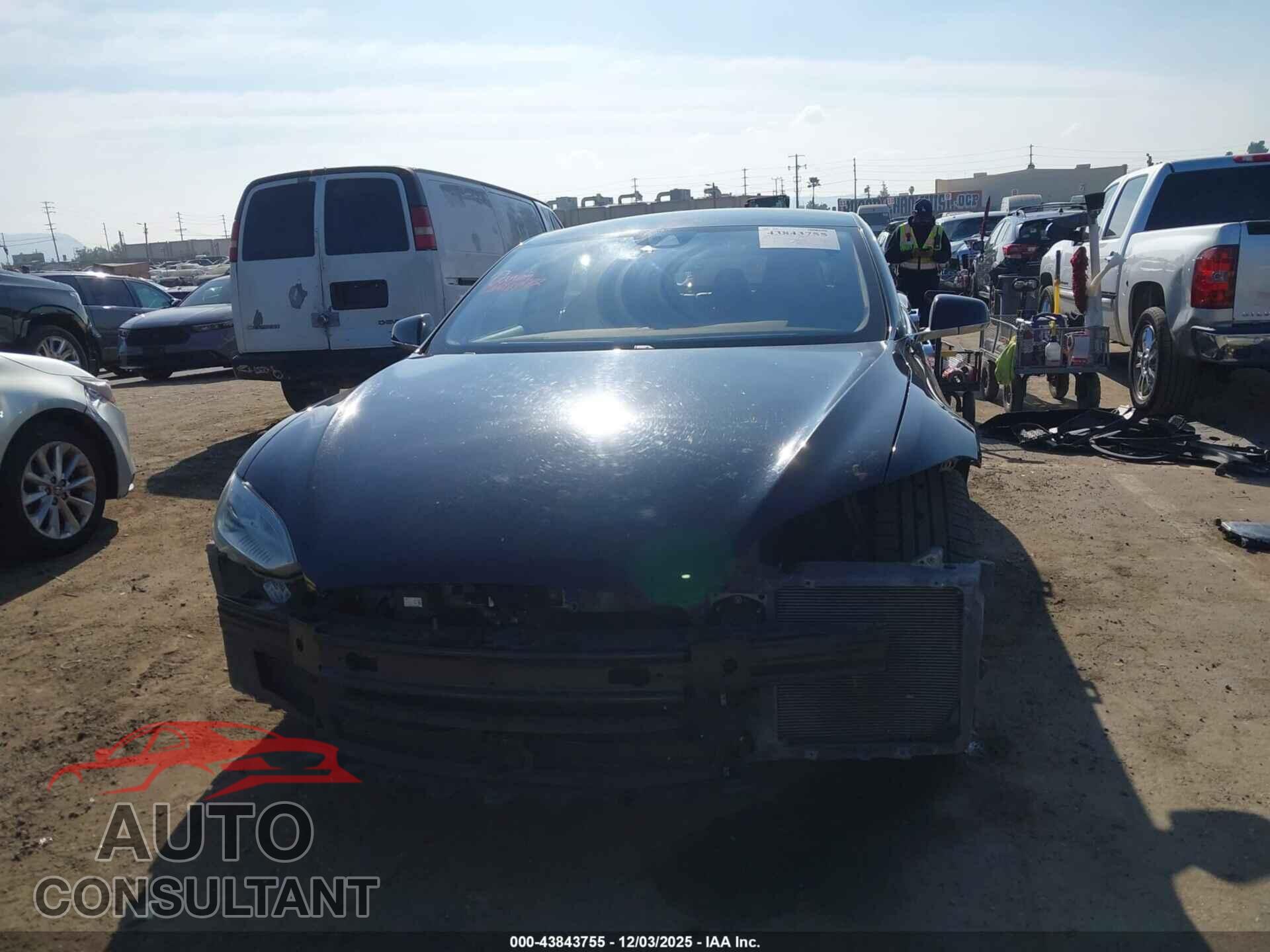 TESLA MODEL S 2015 - 5YJSA1E16FF113281