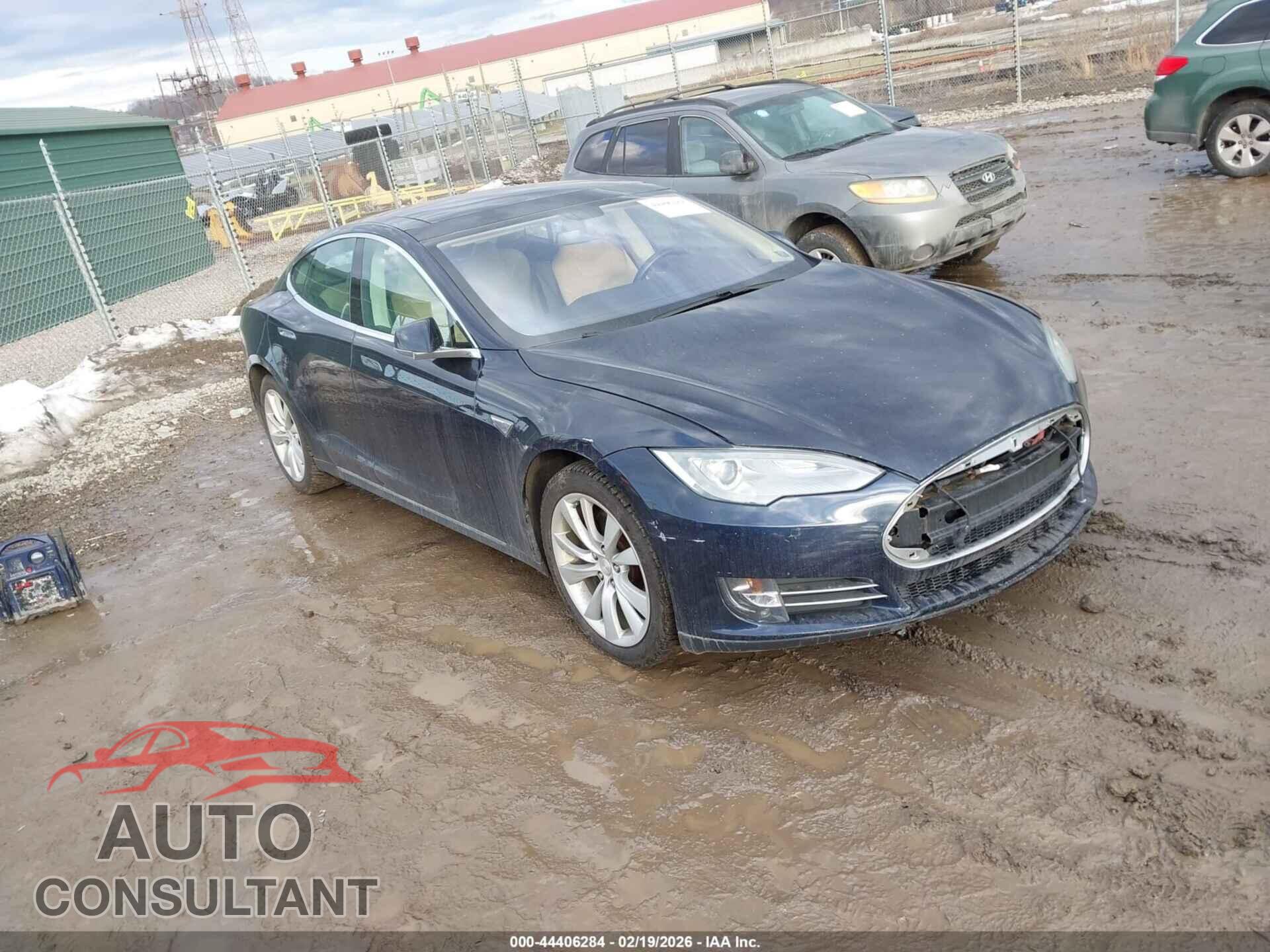 TESLA MODEL S 2013 - 5YJSA1DN3DFP26606