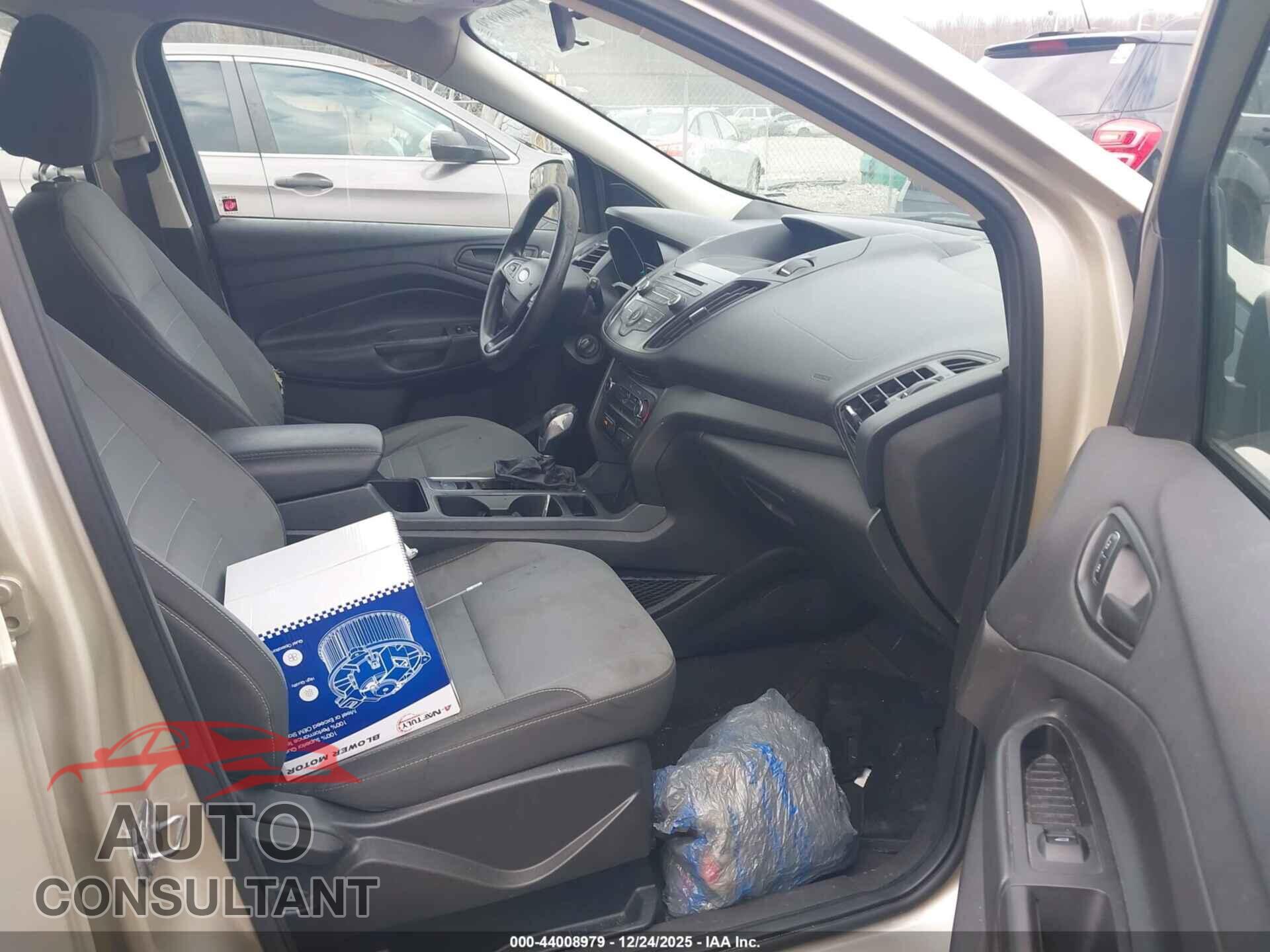 FORD ESCAPE 2017 - 1FMCU0F7XHUC13155