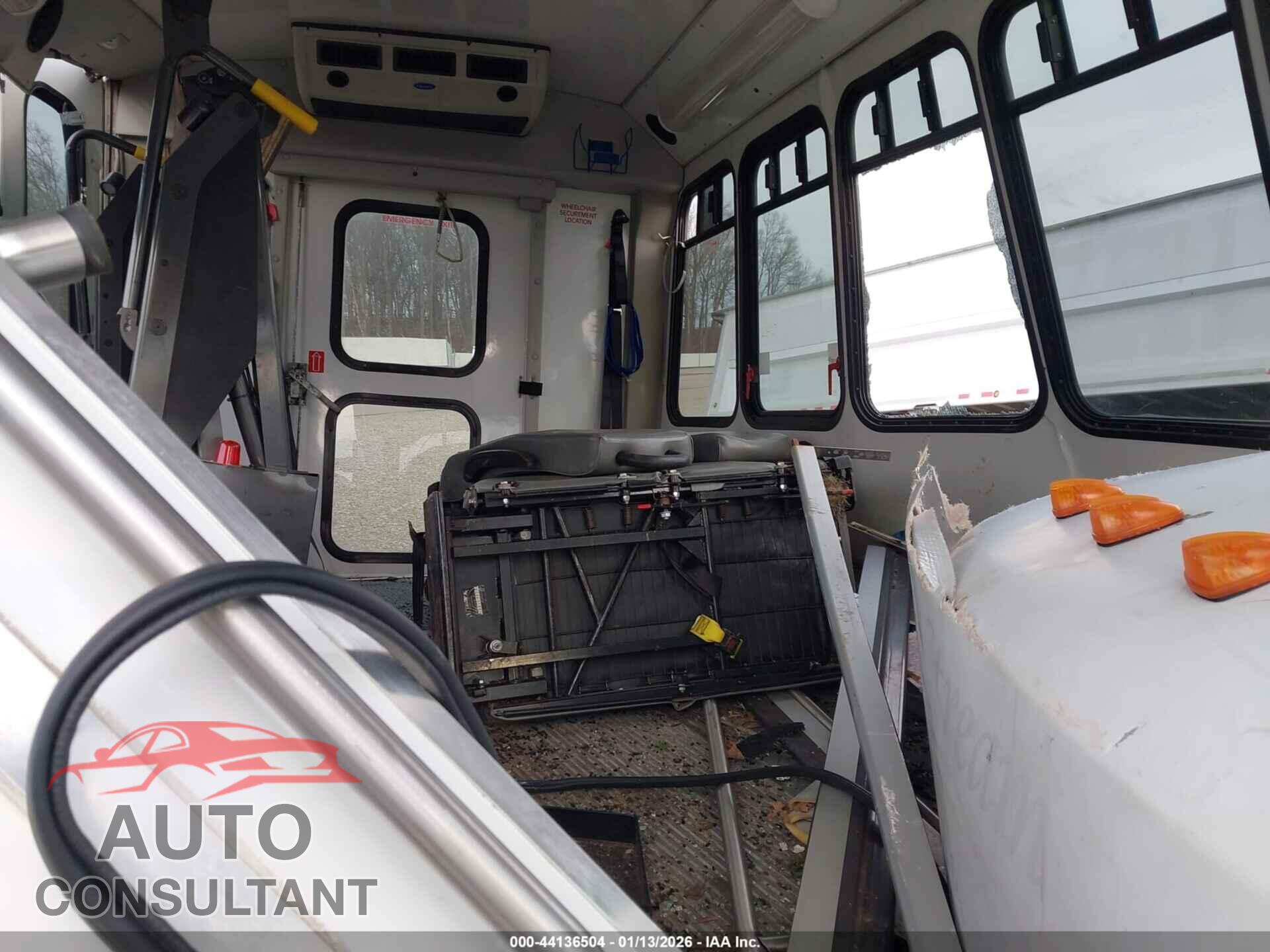 FORD E-350 CUTAWAY 2010 - 1FDEE3FS0ADA58388