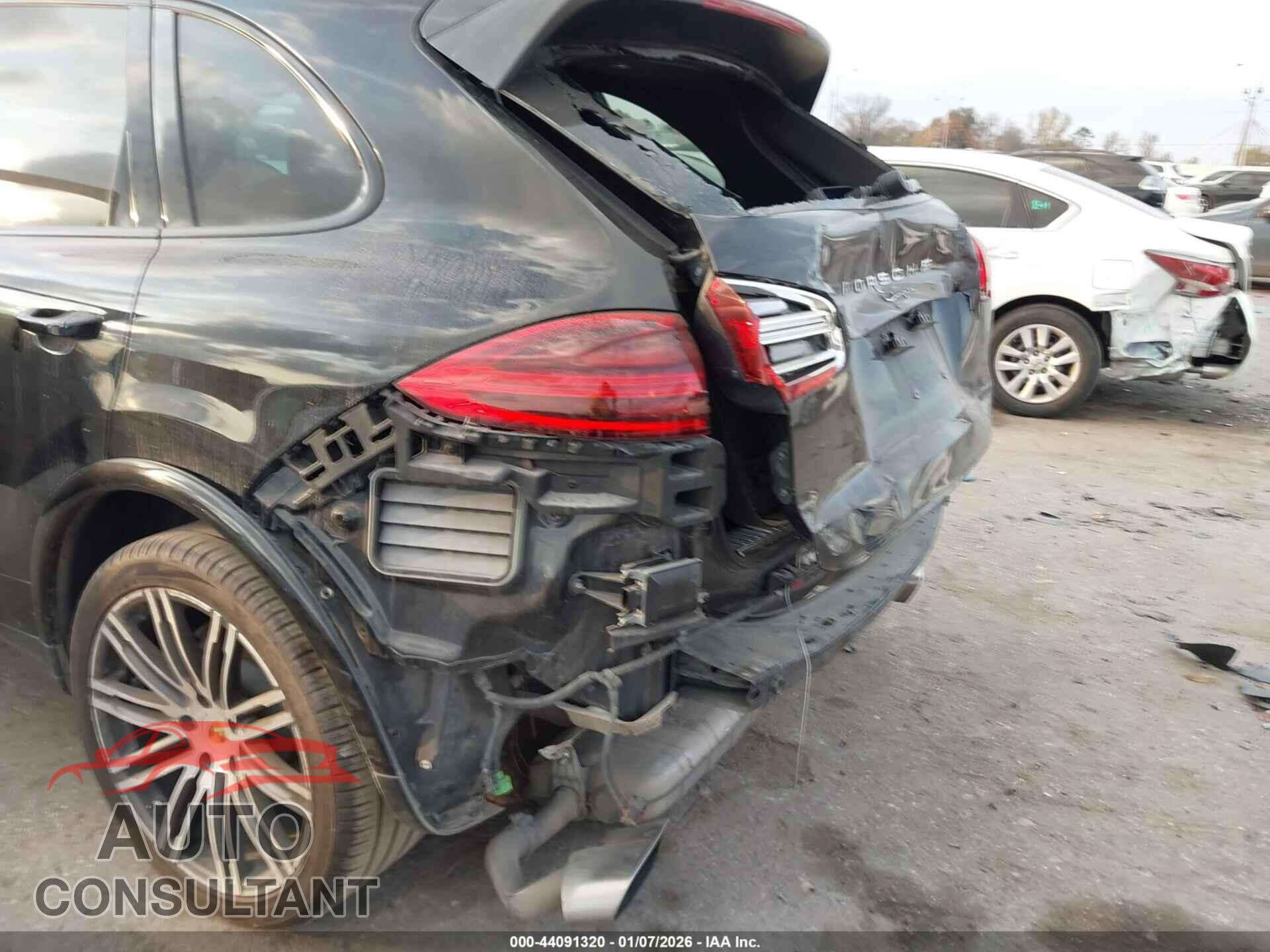 PORSCHE CAYENNE 2018 - WP1AA2A21JKA05273