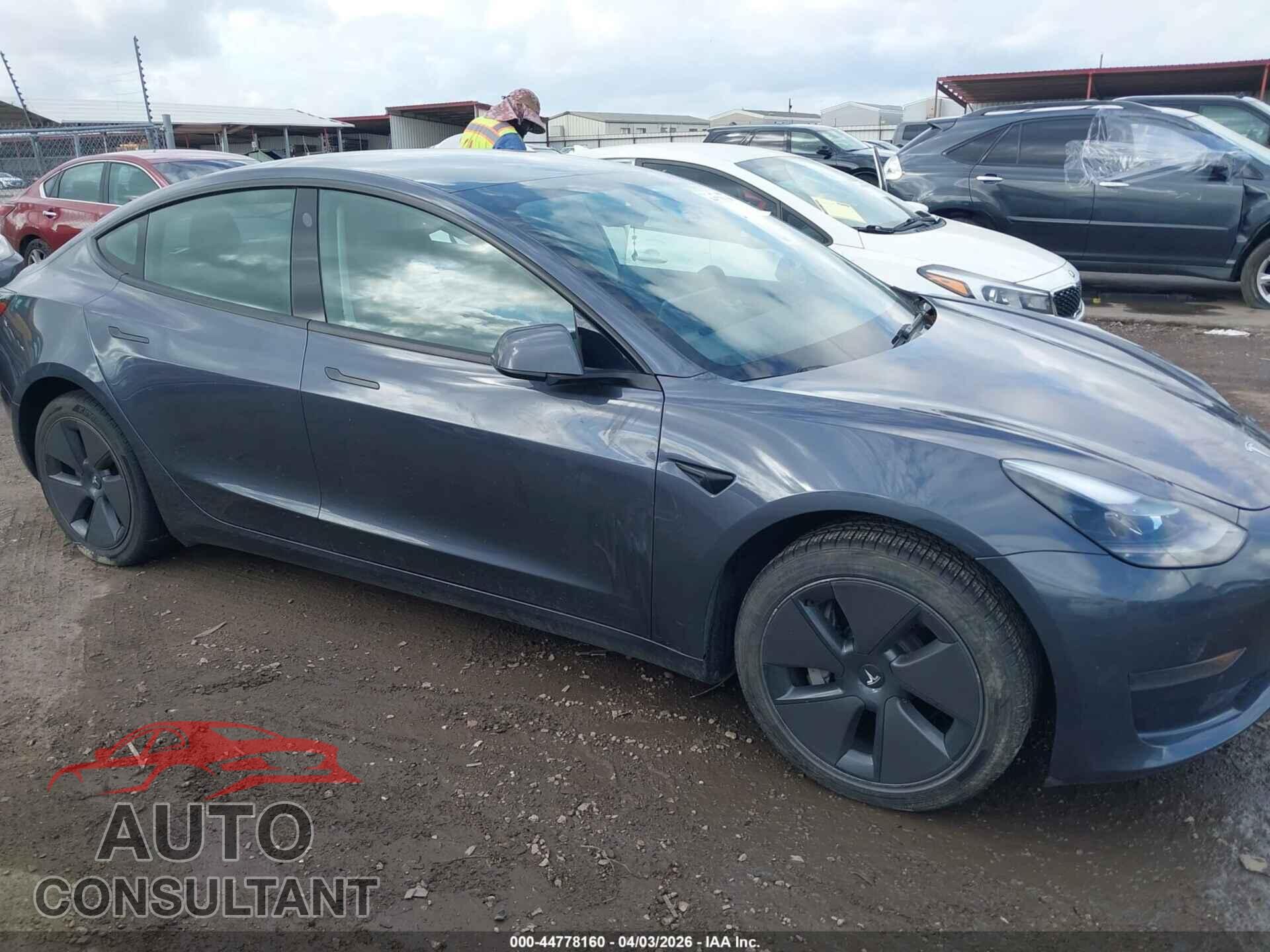 TESLA MODEL 3 2023 - 5YJ3E1EA7PF613590