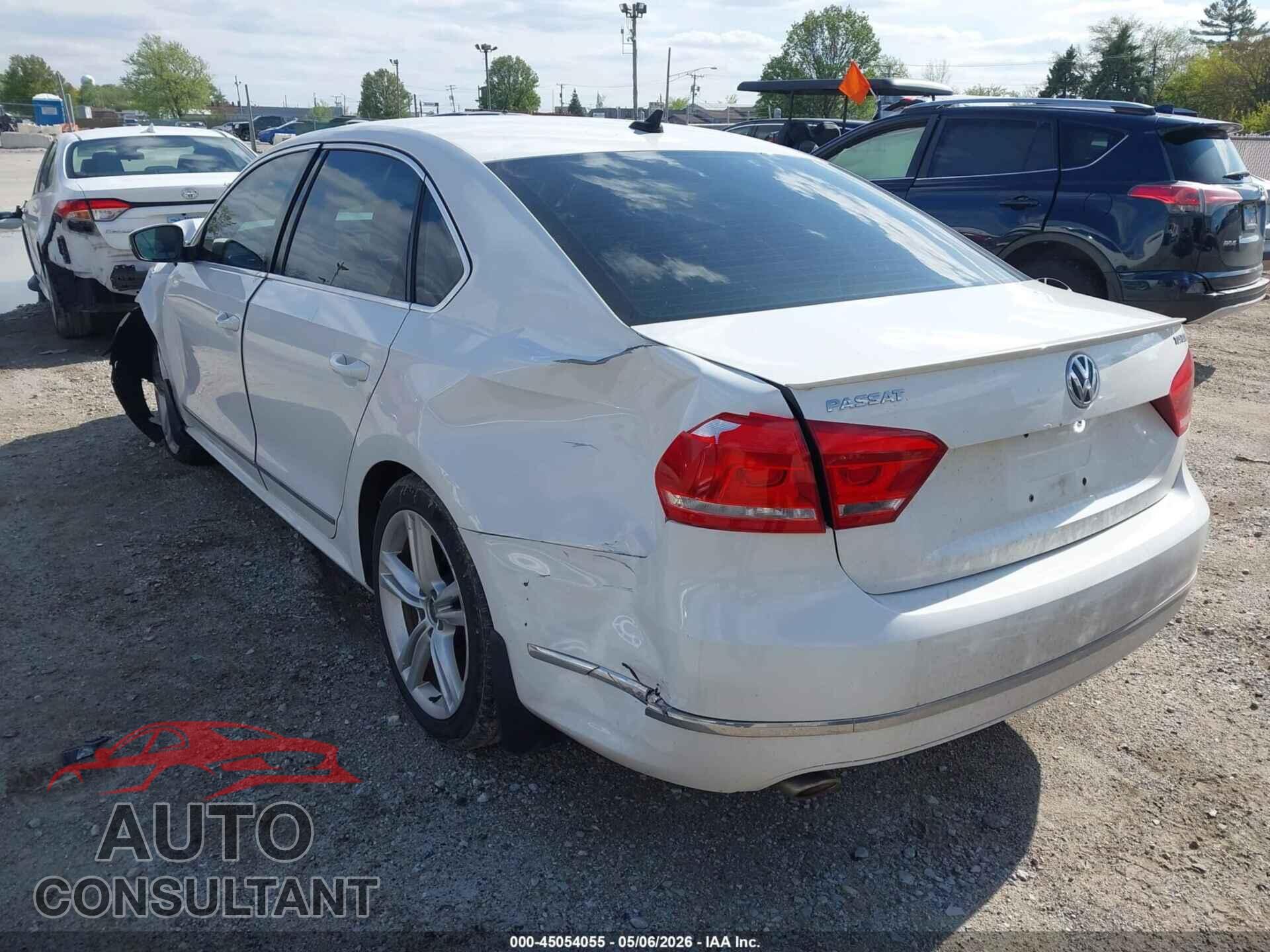 VOLKSWAGEN PASSAT 2013 - 1VWCN7A31DC108564