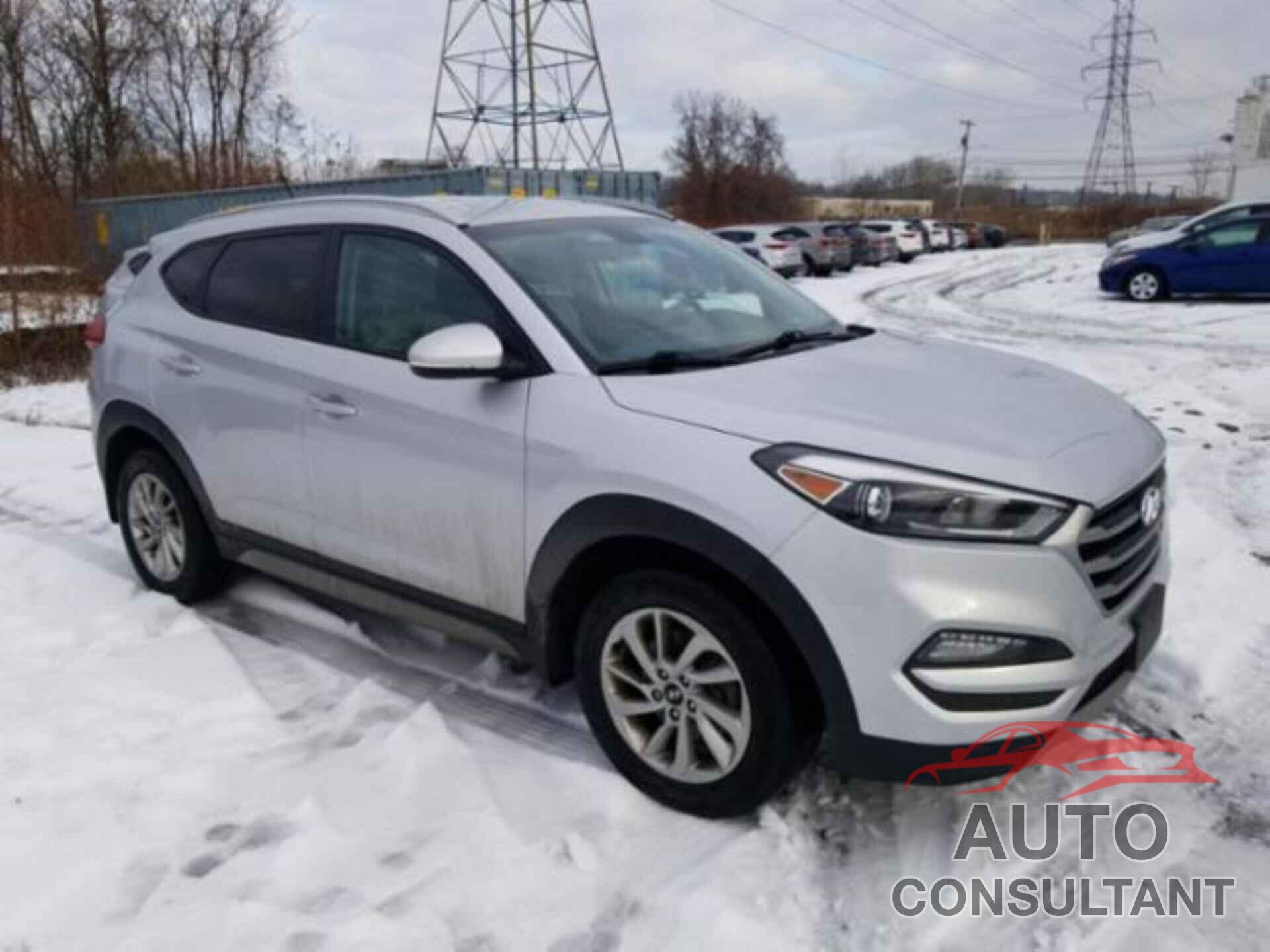 HYUNDAI TUCSON 2017 - KM8J3CA28HU351249