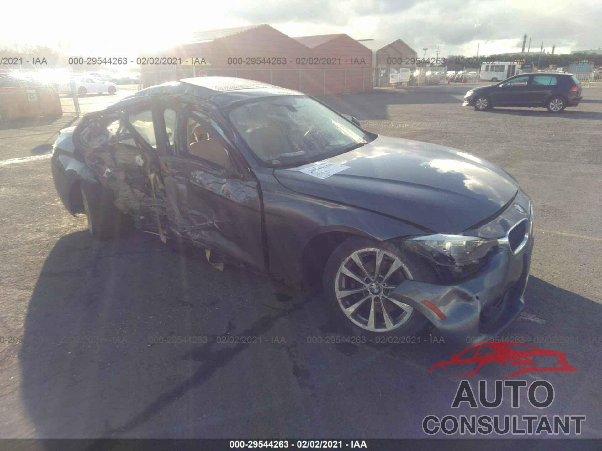 BMW 3 SERIES 2016 - WBA8E1G5XGNT38138