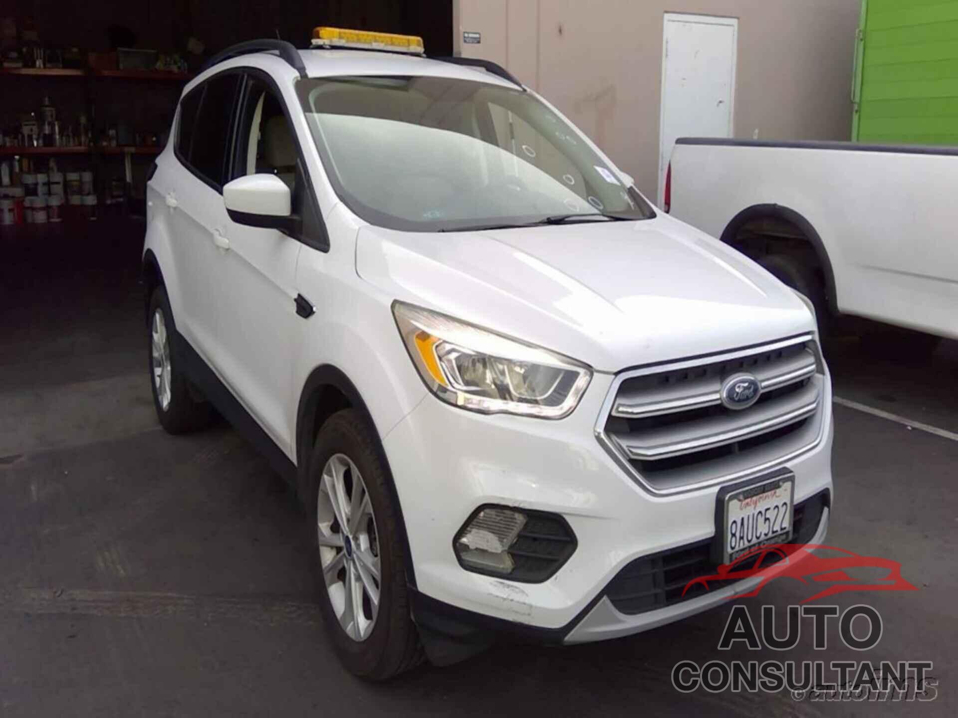 FORD ESCAPE 2017 - 1FMCU9GD1HUE76854