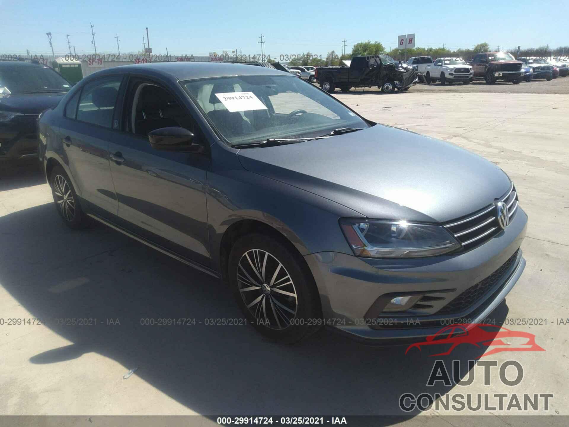VOLKSWAGEN JETTA 2018 - 3VWDB7AJ3JM211653