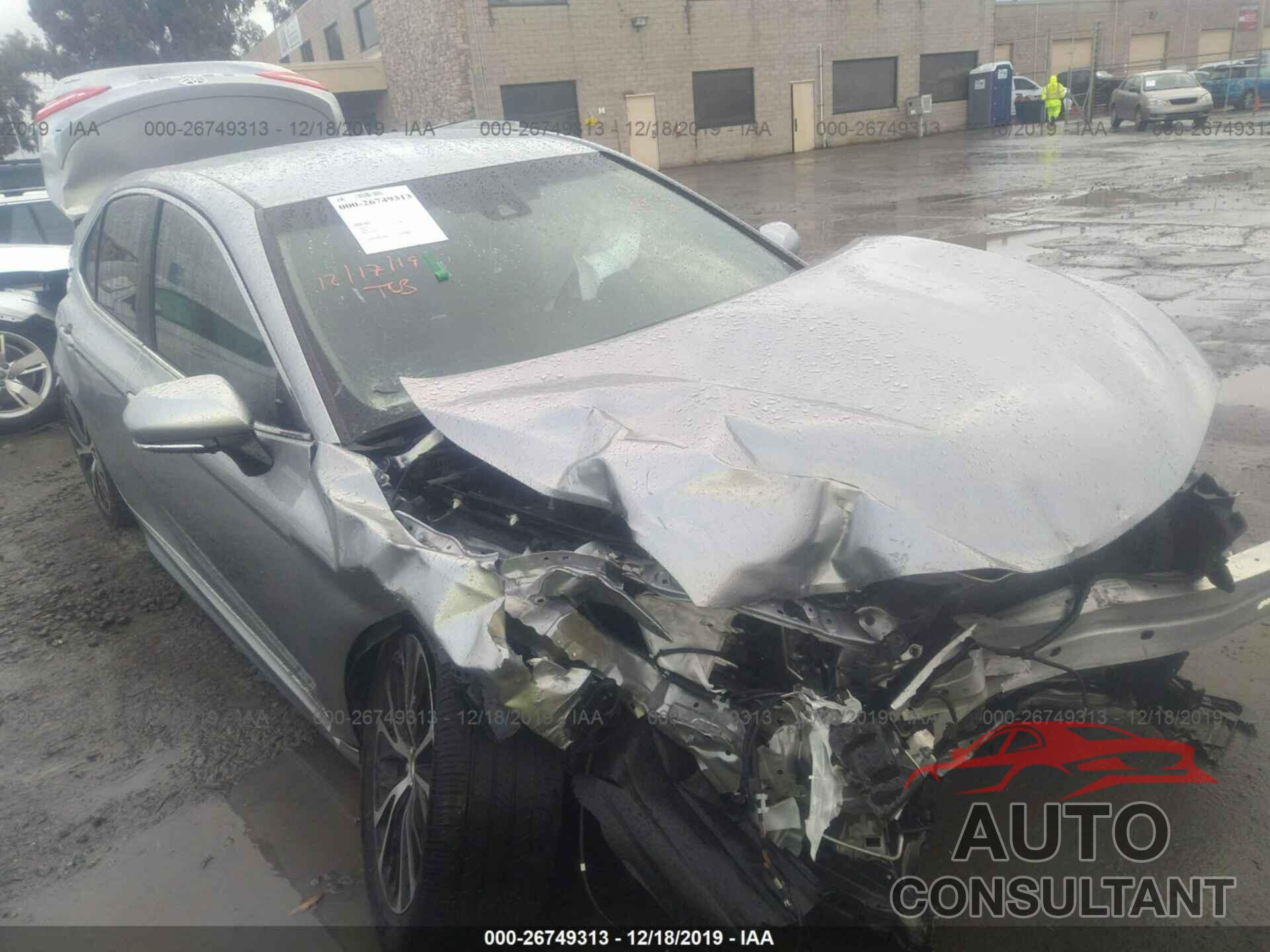TOYOTA CAMRY 2018 - 4T1B11HK7JU670636