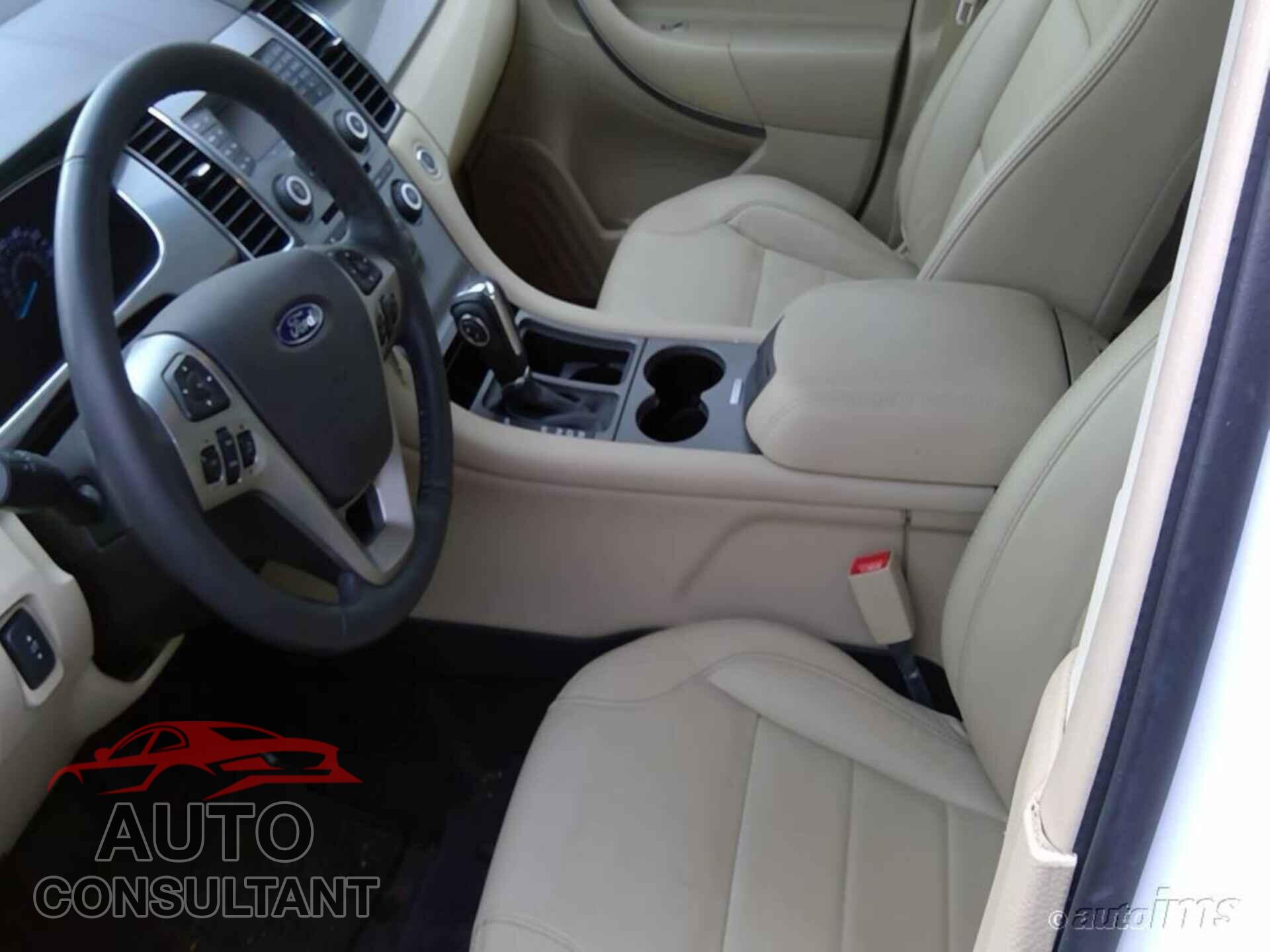 FORD TAURUS 2018 - 1FAHP2E80JG120422