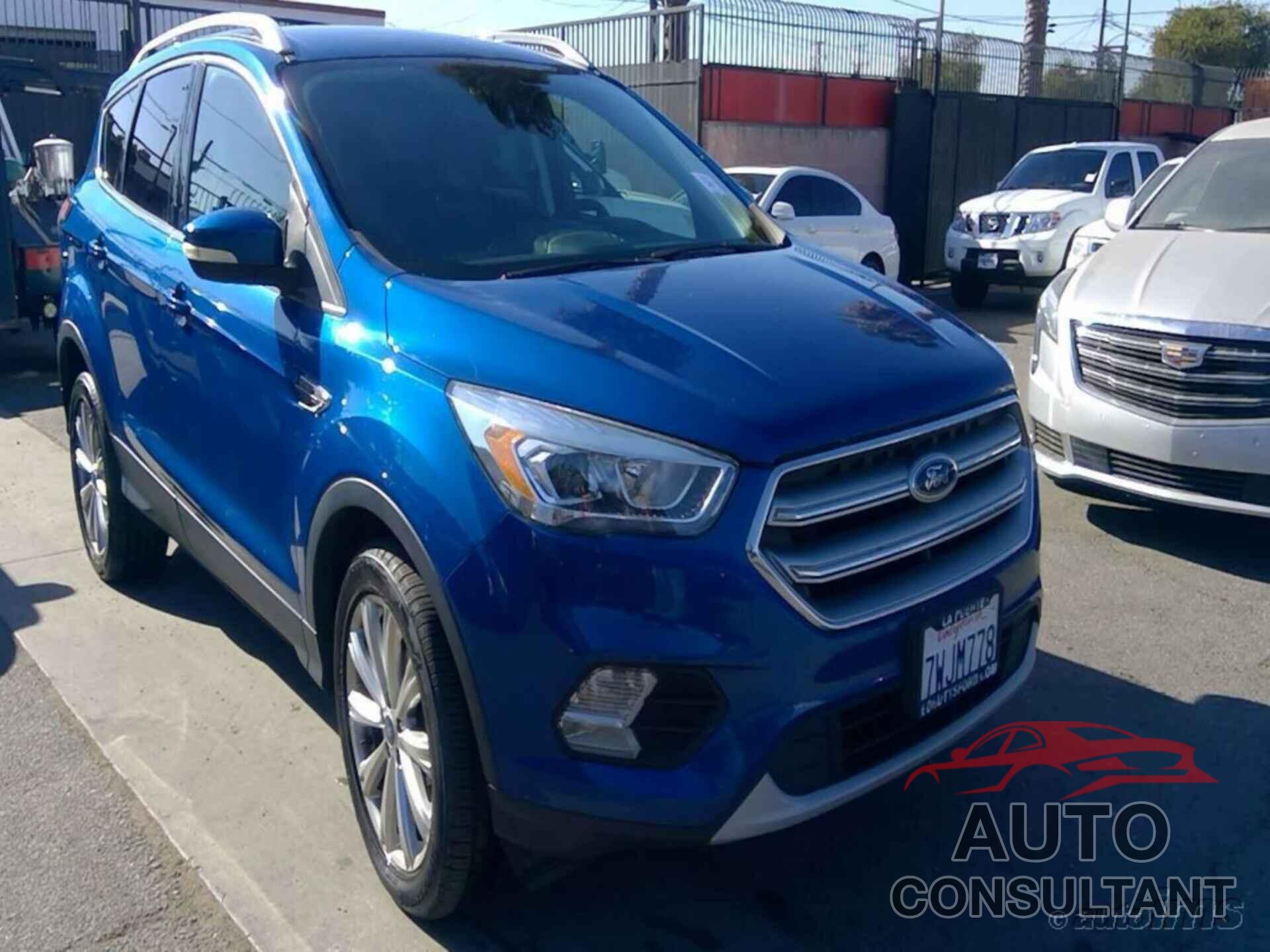 FORD ESCAPE 2017 - 1FMCU0J97HUB05326