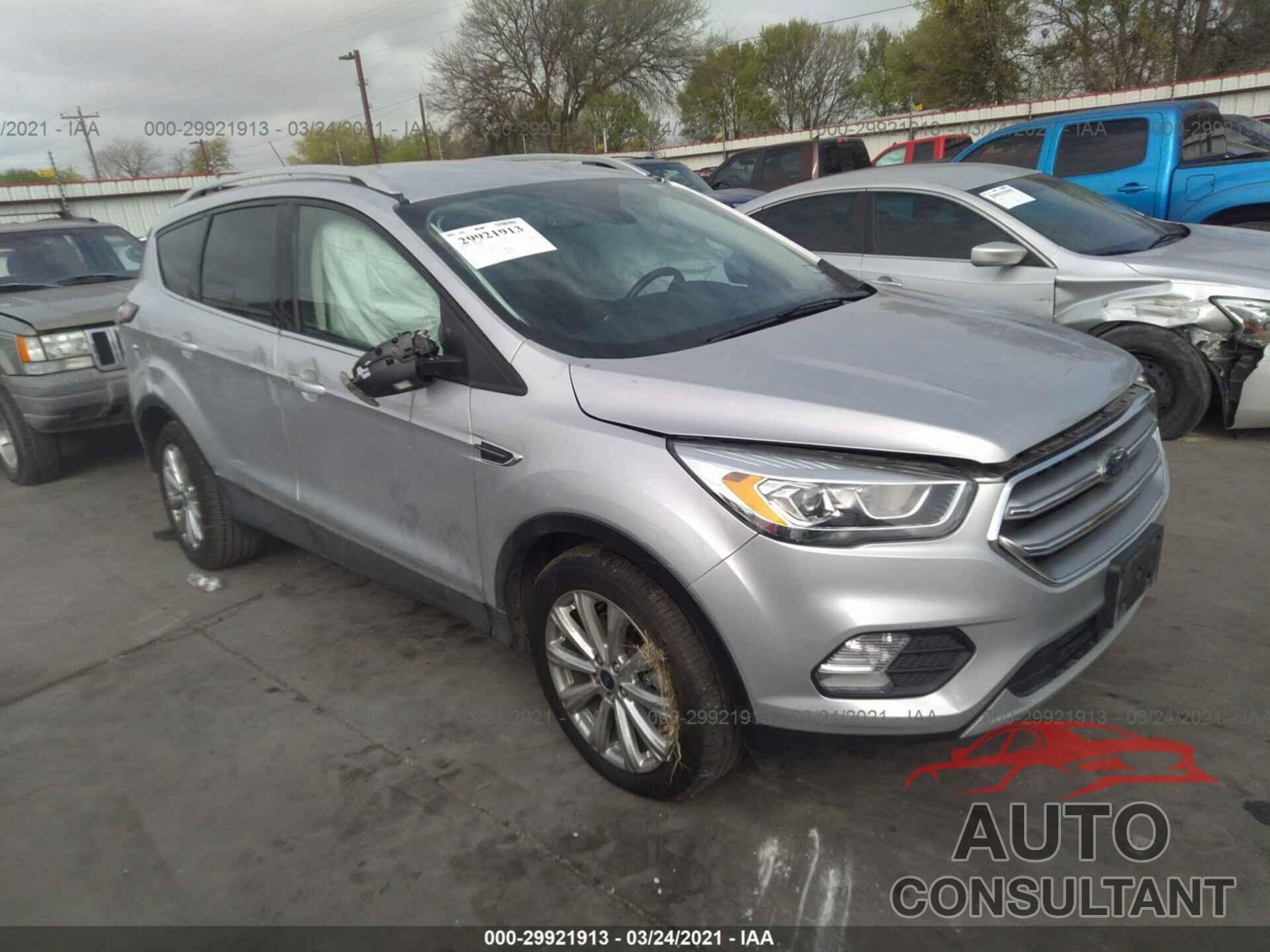 FORD ESCAPE 2017 - 1FMCU0J93HUB91556