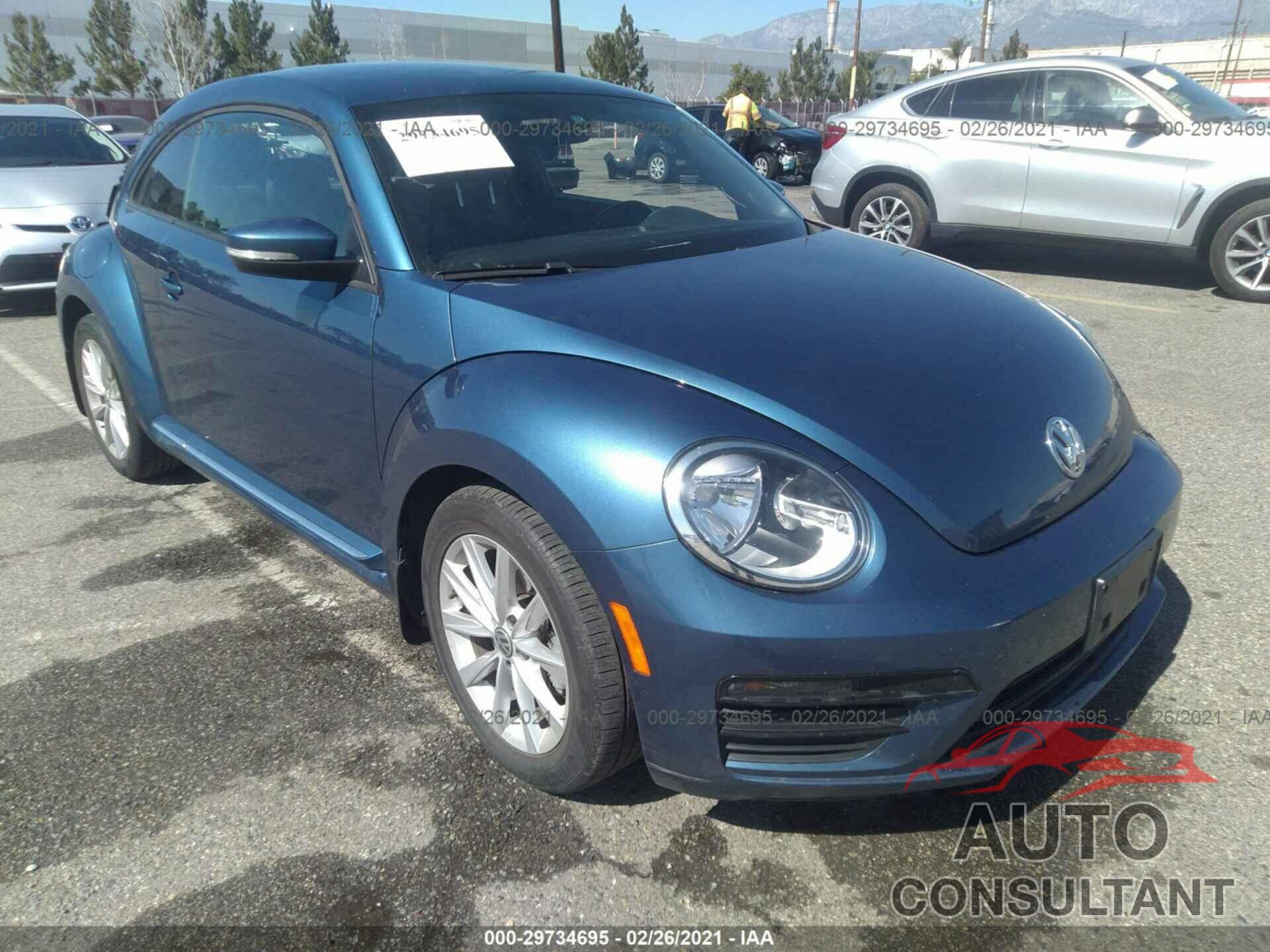 VOLKSWAGEN BEETLE 2018 - 3VWFD7AT6JM708149