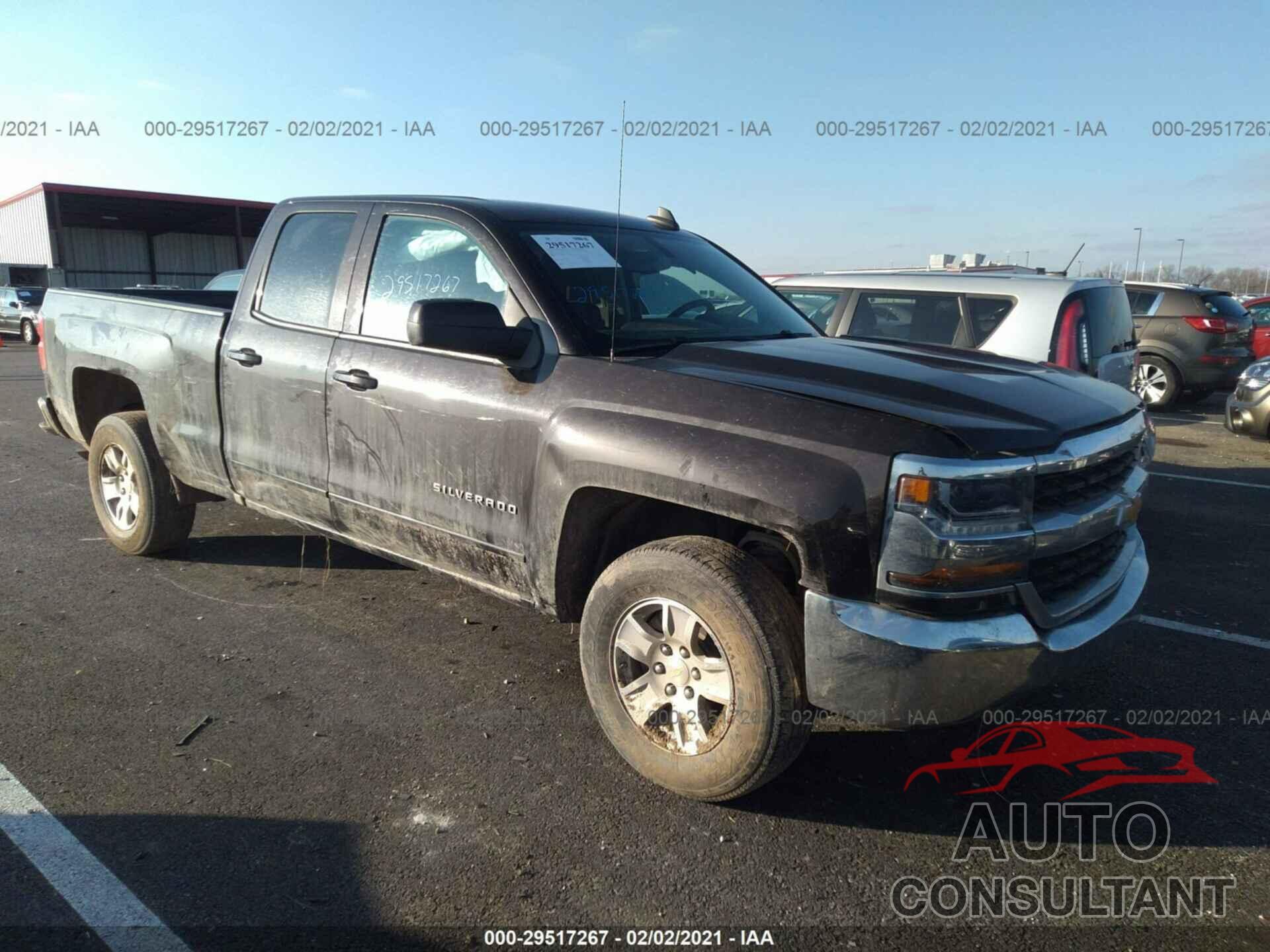 CHEVROLET SILVERADO 1500 2018 - 1GCRCREH9JZ157041