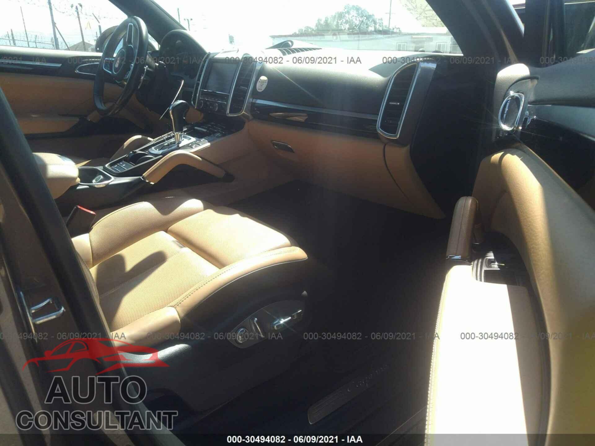 PORSCHE CAYENNE 2016 - WP1AA2A28GKA15260