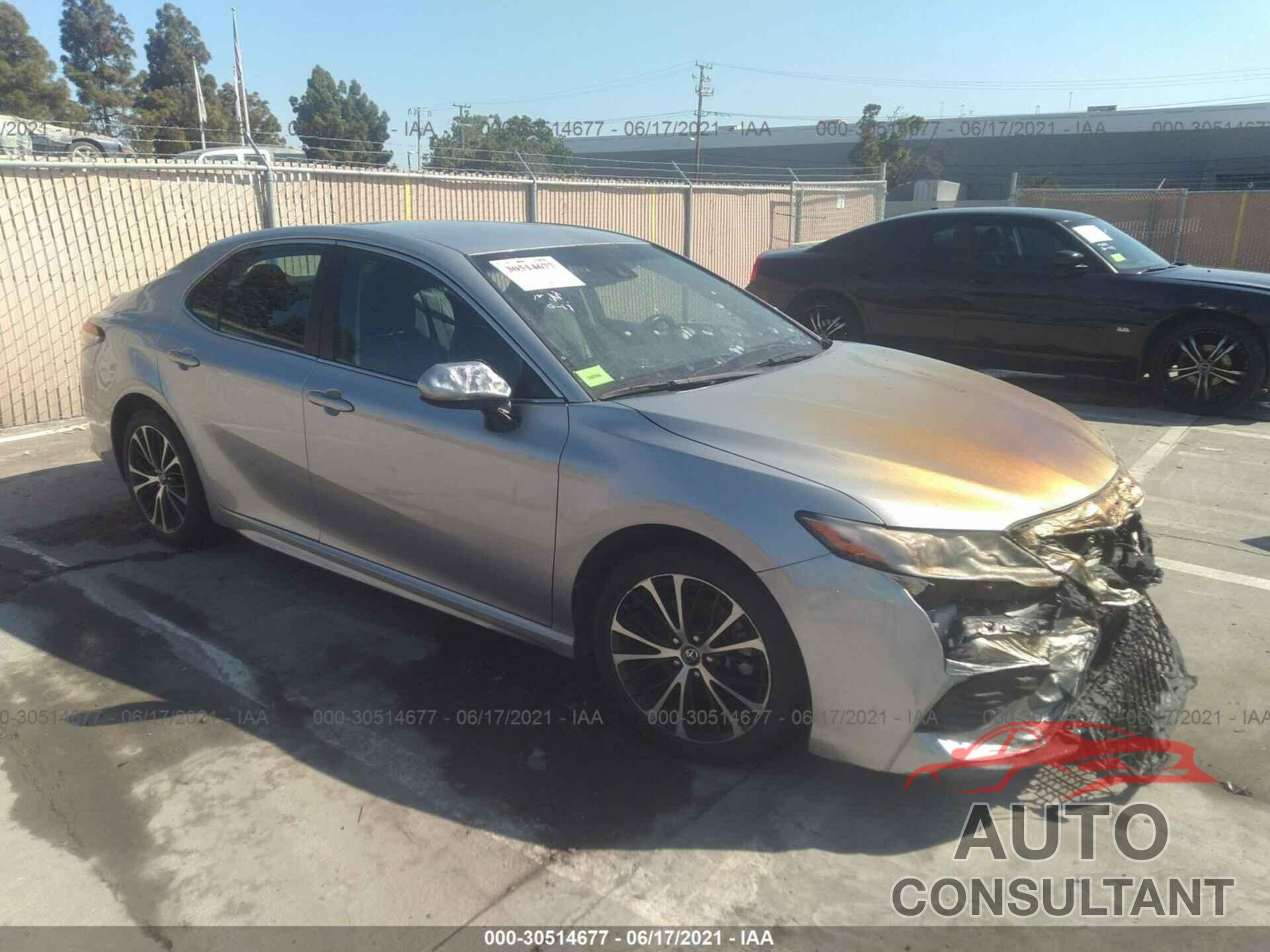 TOYOTA CAMRY 2018 - 4T1B11HK3JU003160