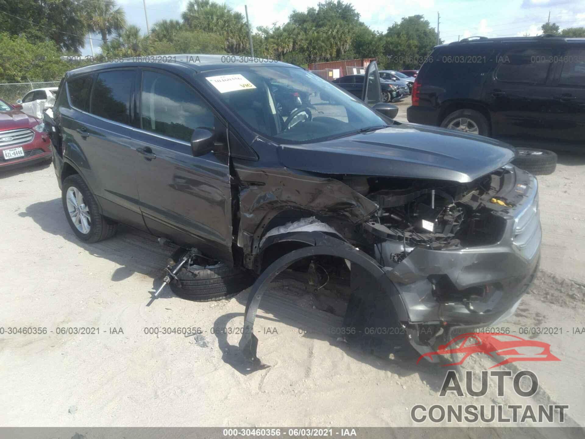 FORD ESCAPE 2017 - 1FMCU0GD2HUC07497
