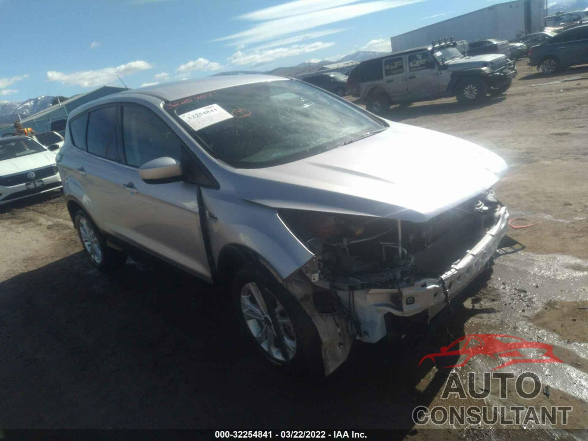 FORD ESCAPE 2017 - 1FMCU9G97HUC27261