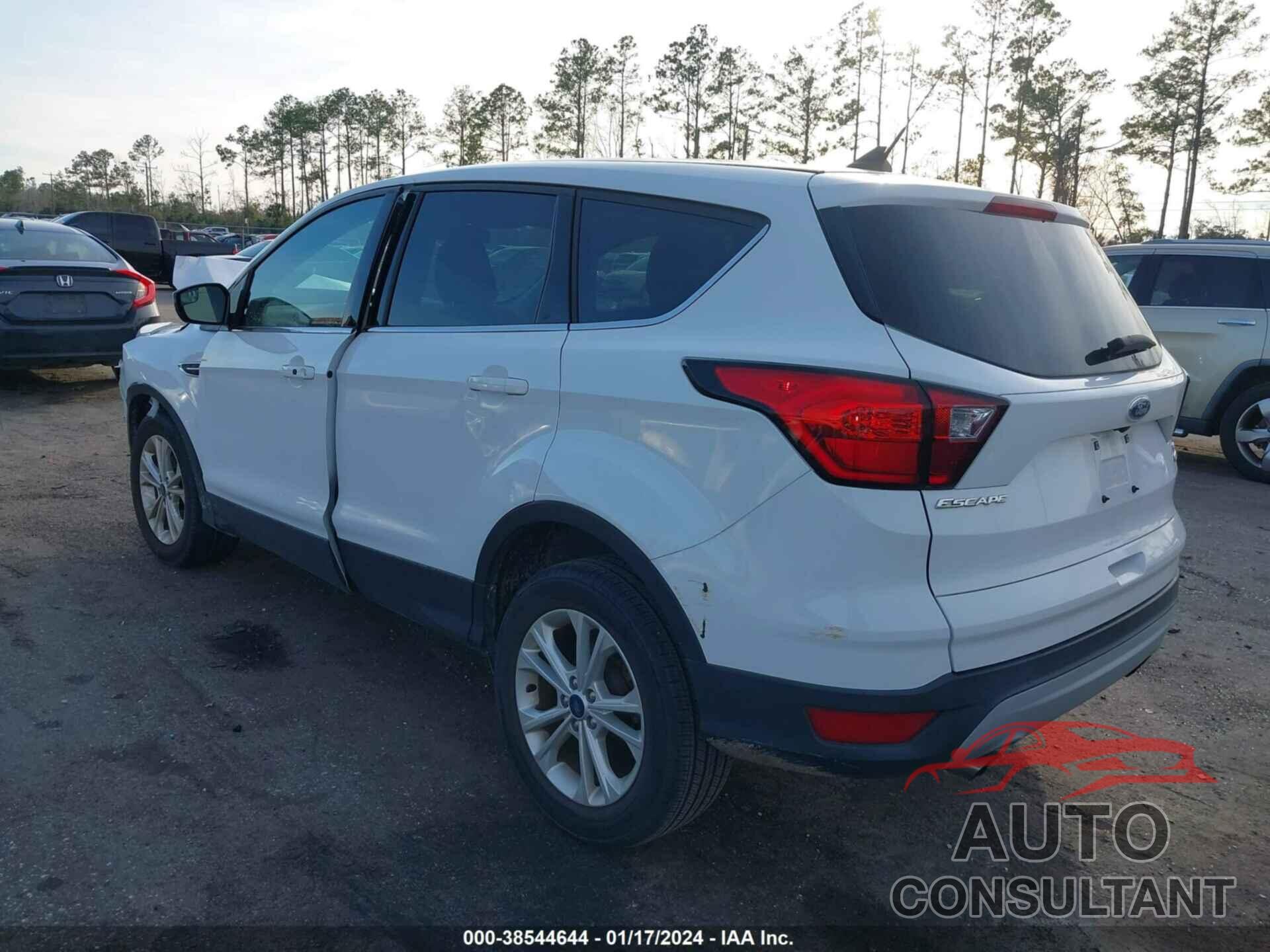 FORD ESCAPE 2019 - 1FMCU0GD7KUA30145