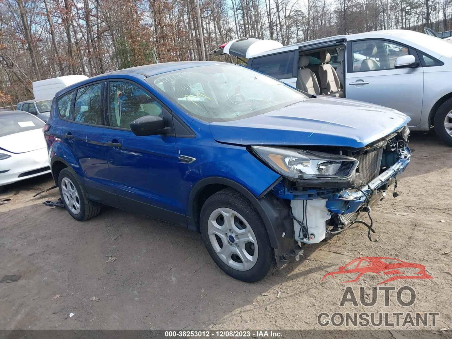 FORD ESCAPE 2018 - 1FMCU0F71JUA61174