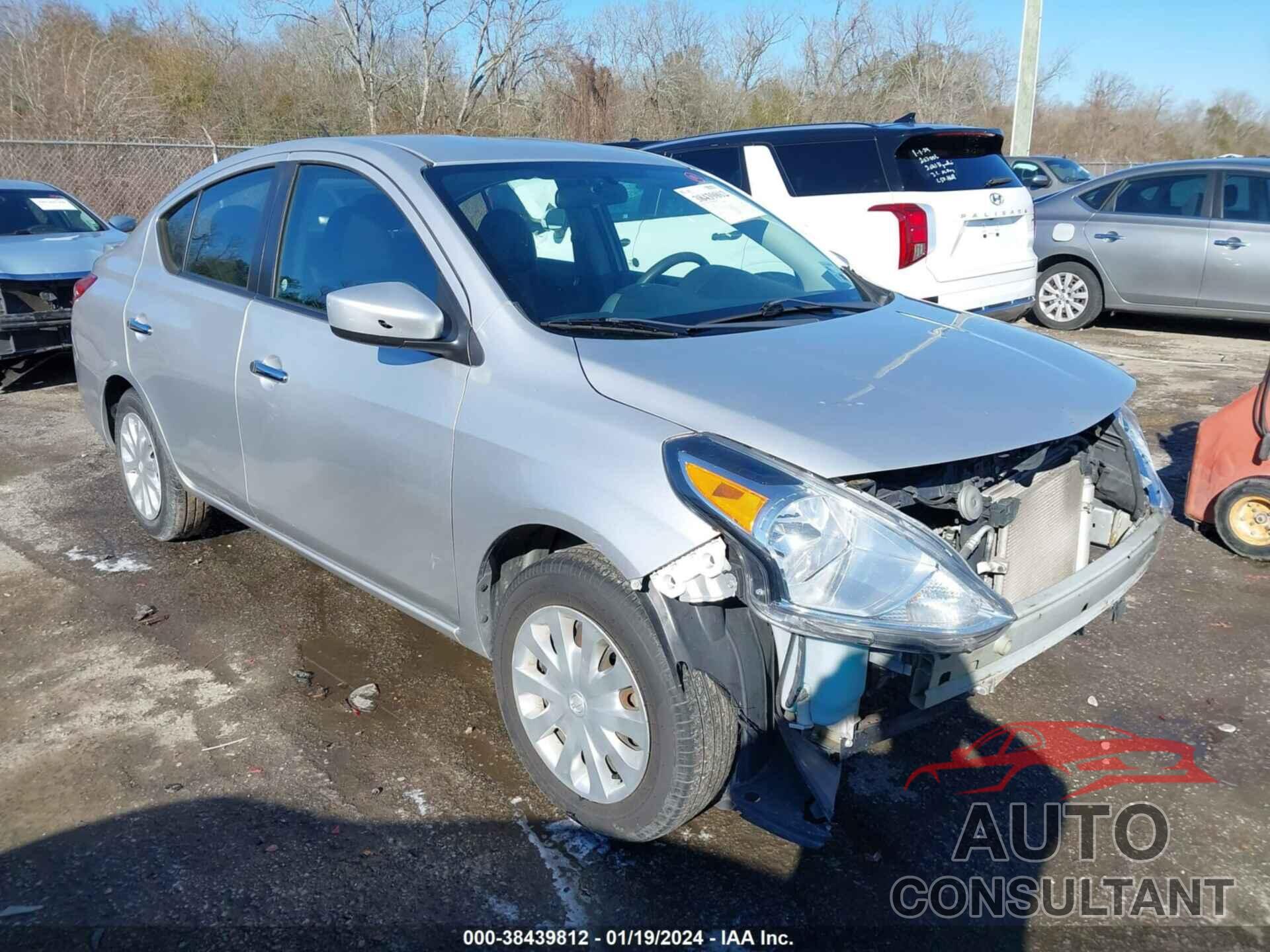 NISSAN VERSA 2018 - 3N1CN7AP0JL810870