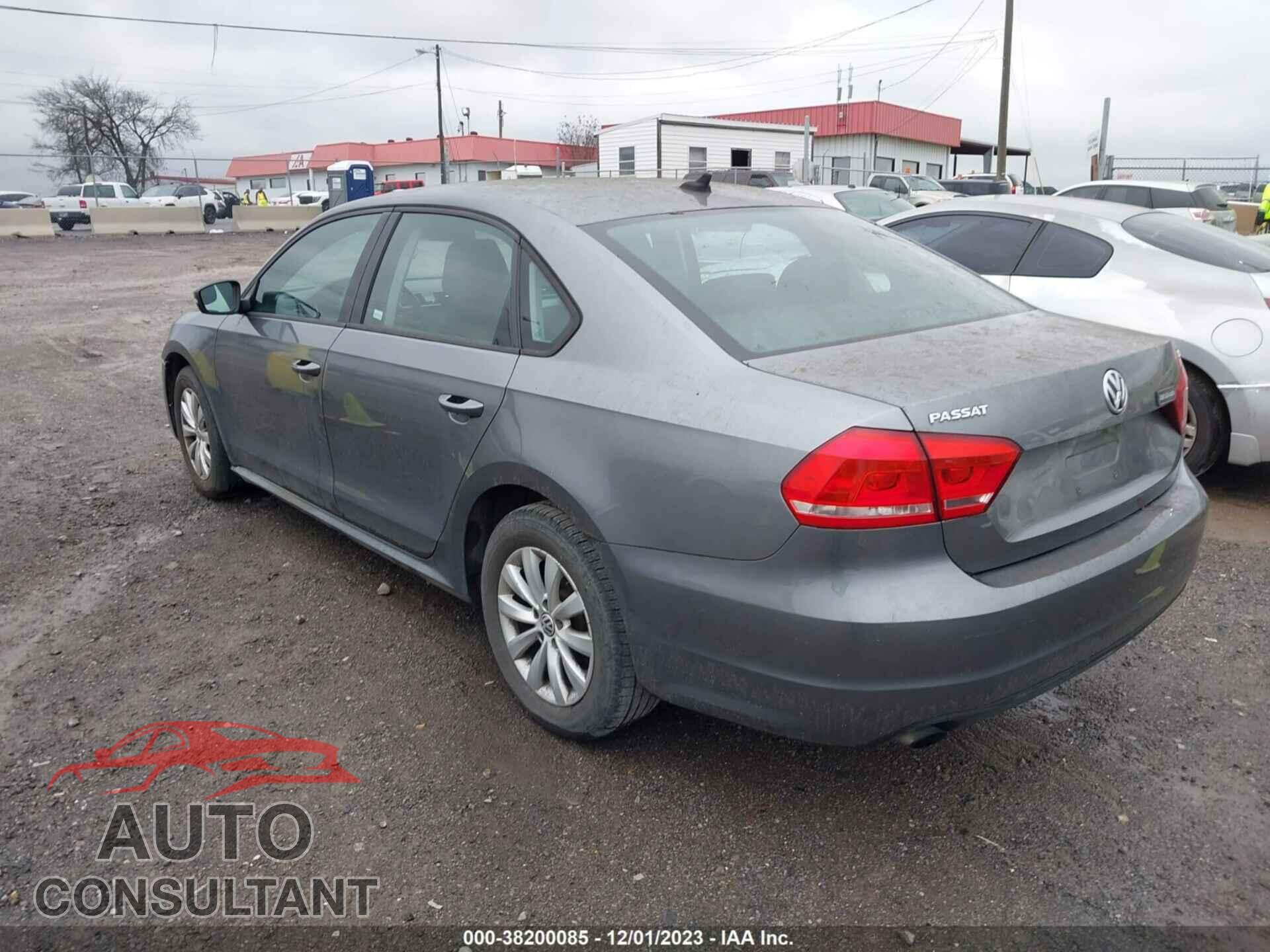 VOLKSWAGEN PASSAT 2015 - 1VWAT7A31FC043621