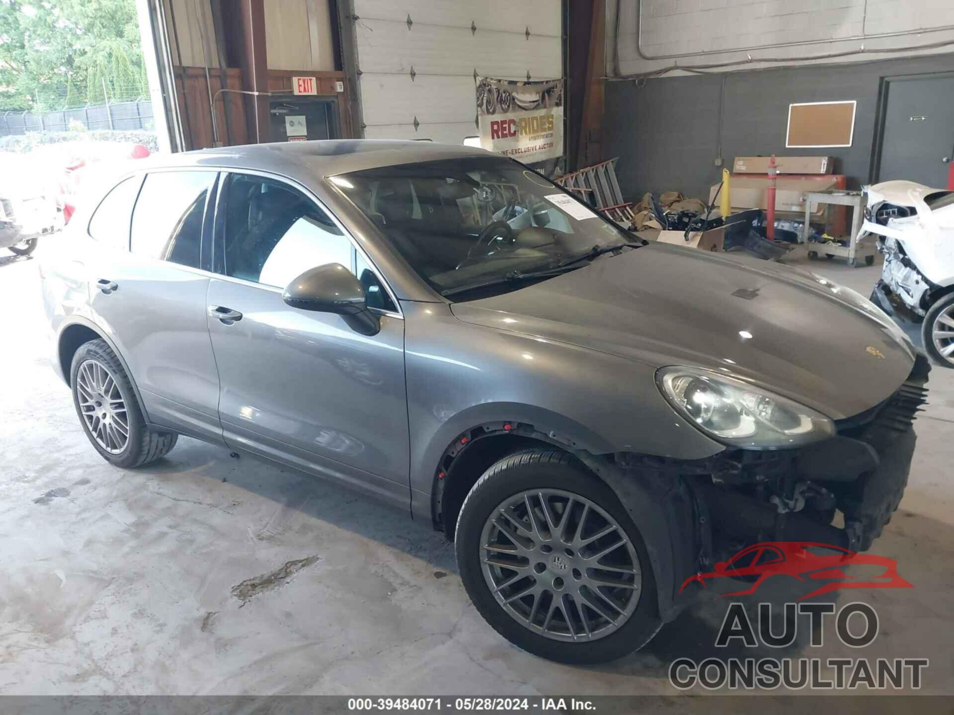 PORSCHE CAYENNE 2016 - WP1AA2A23GKA15781