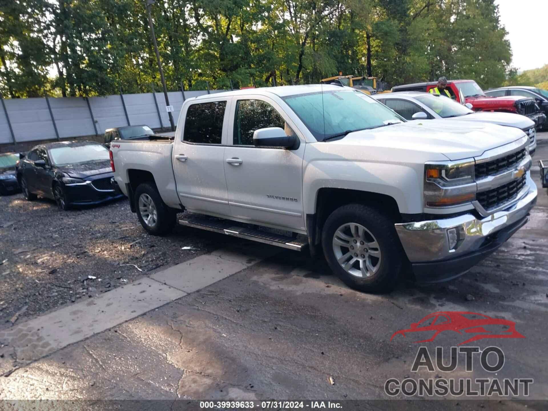 CHEVROLET SILVERADO 1500 2018 - 3GCUKREC8JG646385
