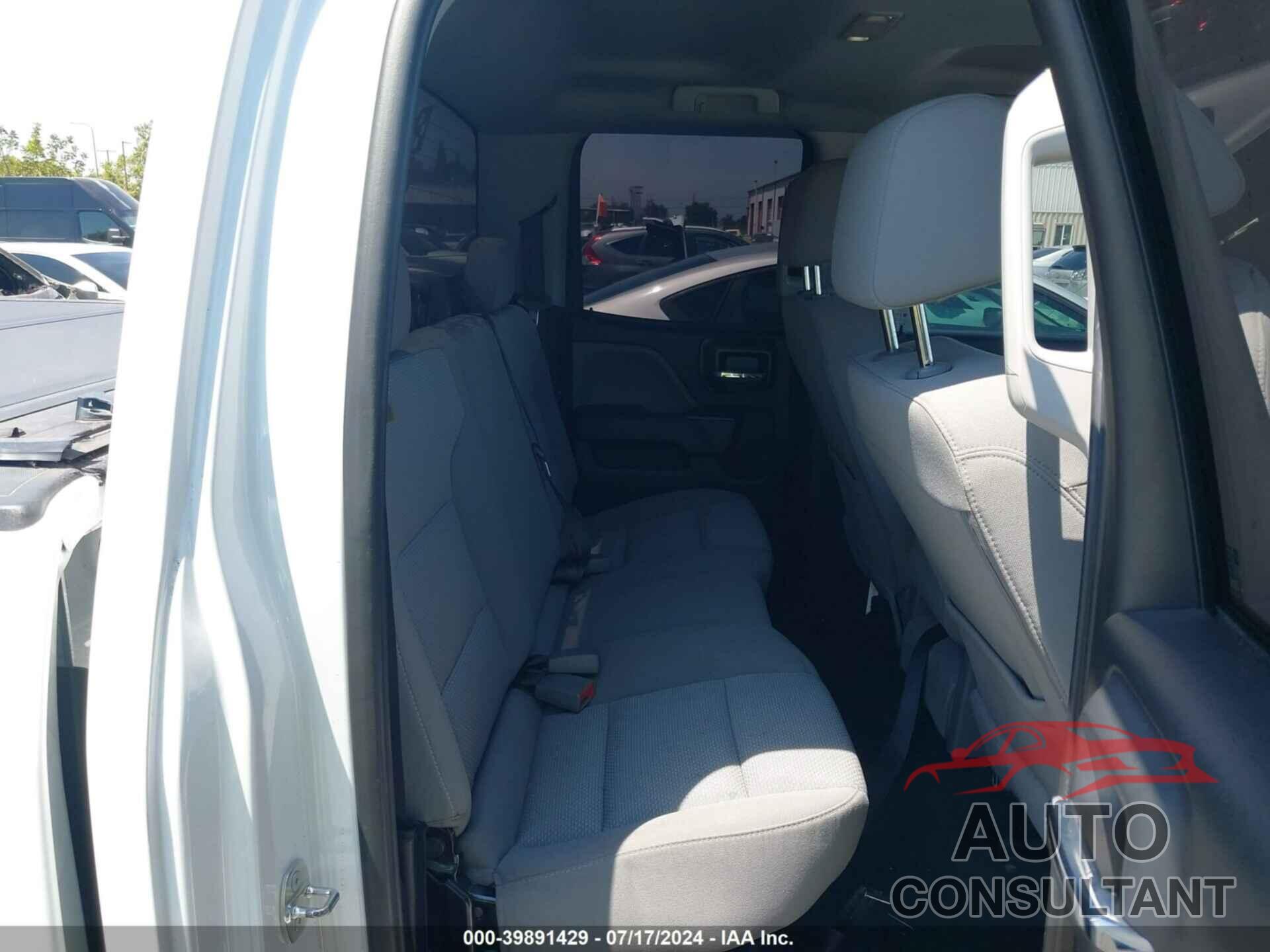 CHEVROLET SILVERADO 1500 2018 - 1GCRCPECXJZ366121