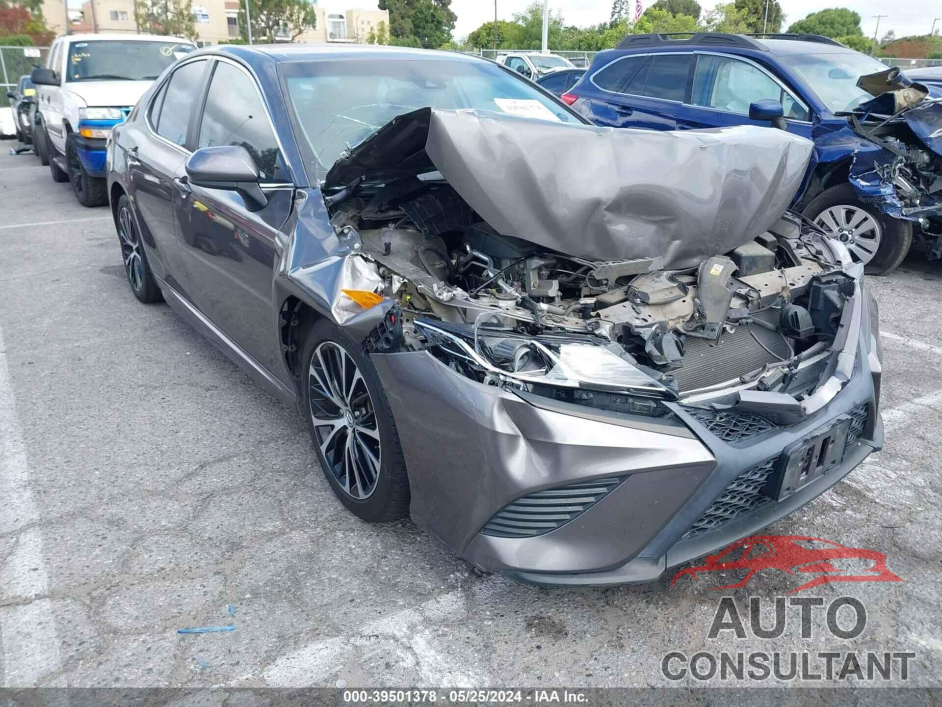 TOYOTA CAMRY 2018 - 4T1B11HK8JU079246