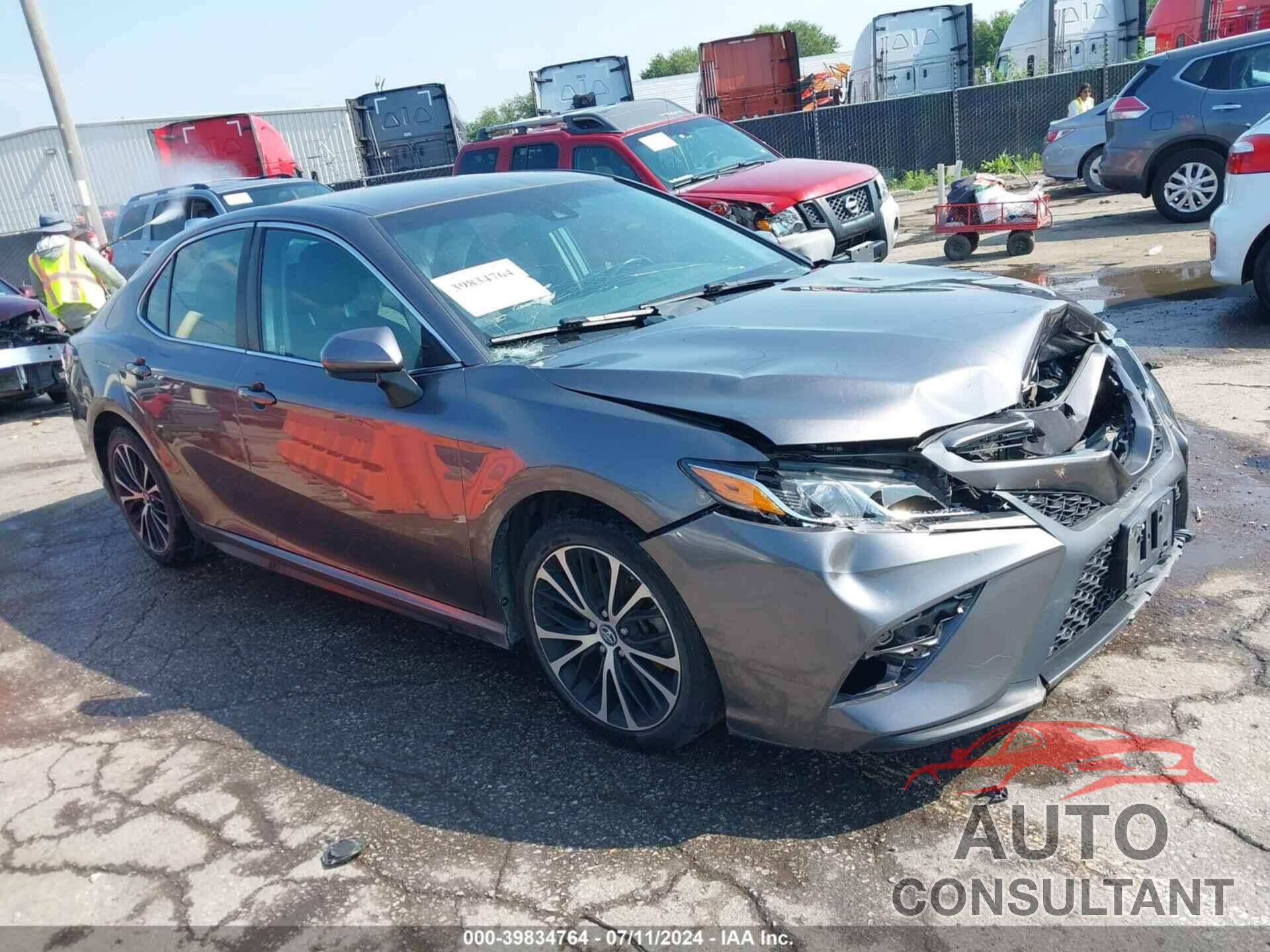TOYOTA CAMRY 2018 - 4T1B11HK6JU065491