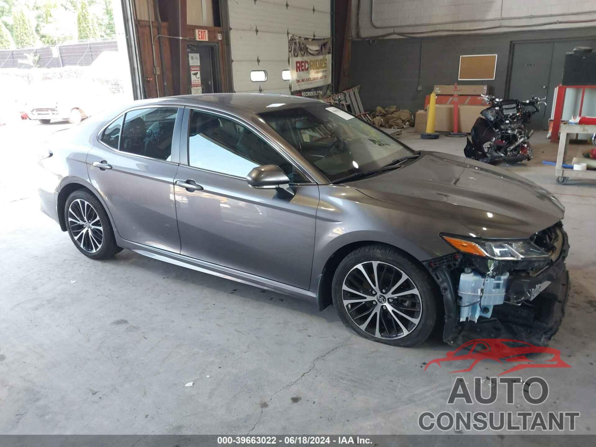 TOYOTA CAMRY 2018 - 4T1B11HKXJU107208
